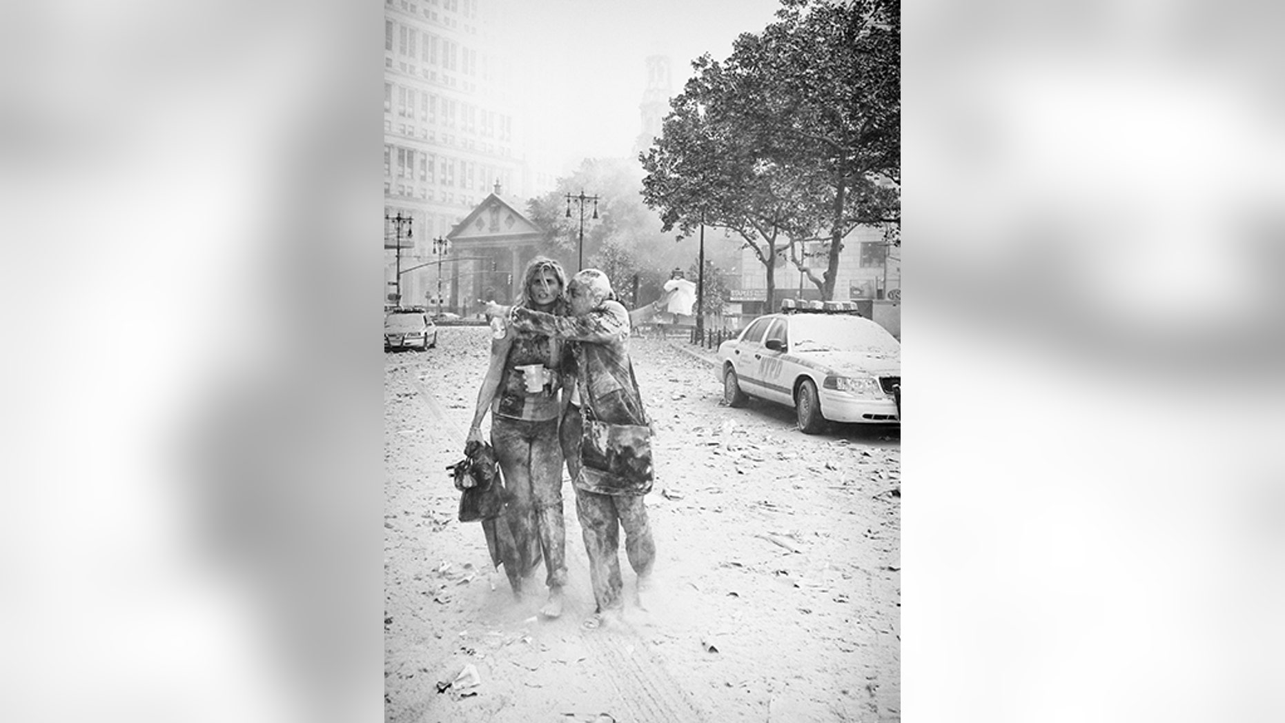 Phil Penman, the photographer who captured this iconic photo of Joanne "JoJo" Capestro in 2001, took Capestro's wedding photos 17 years later.