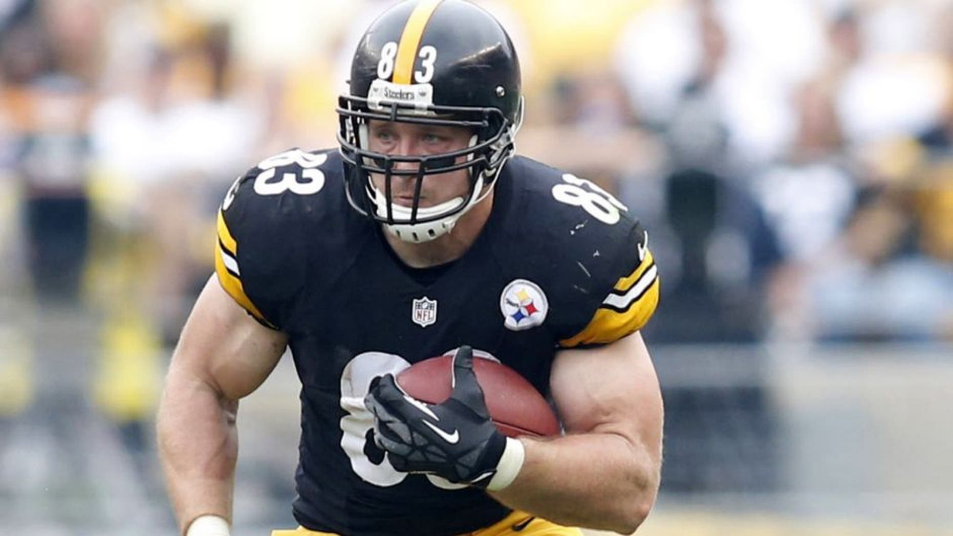 Sep 28, 2014; Pittsburgh, PA, USA; Pittsburgh Steelers tight end Heath Miller (83) runs after a pass reception against the Tampa Bay Buccaneers during the second quarter at Heinz Field. The Buccaneers won 27-24. Mandatory Credit: Charles LeClaire-USA TODAY Sports