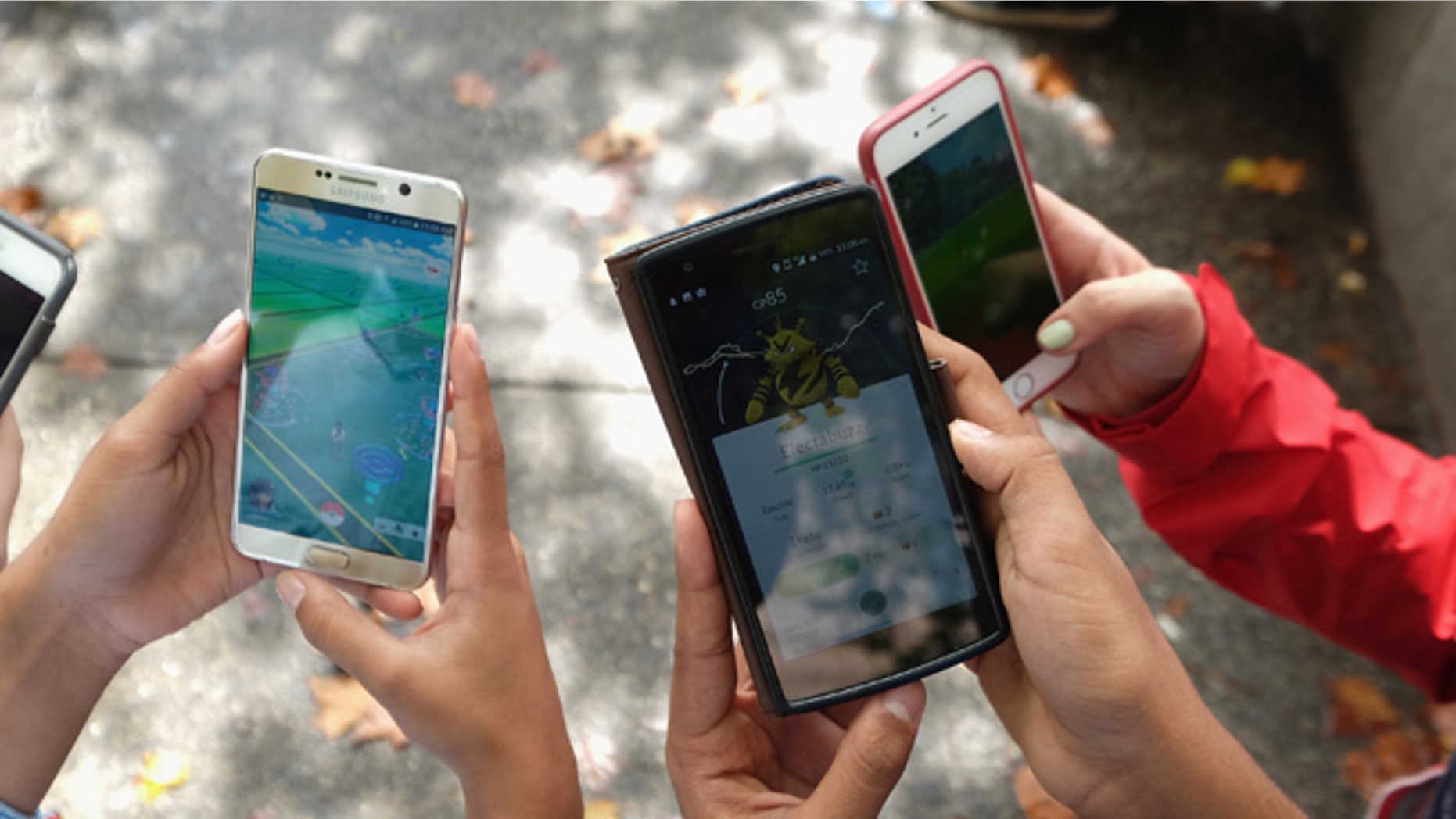 NEW YORK, NY - JULY 29: Children play Pokemon Go in Central Park as Pokemon Go craze hits New York City on July 29, 2016 in New York City. (Photo by Michael Loccisano/Getty Images)