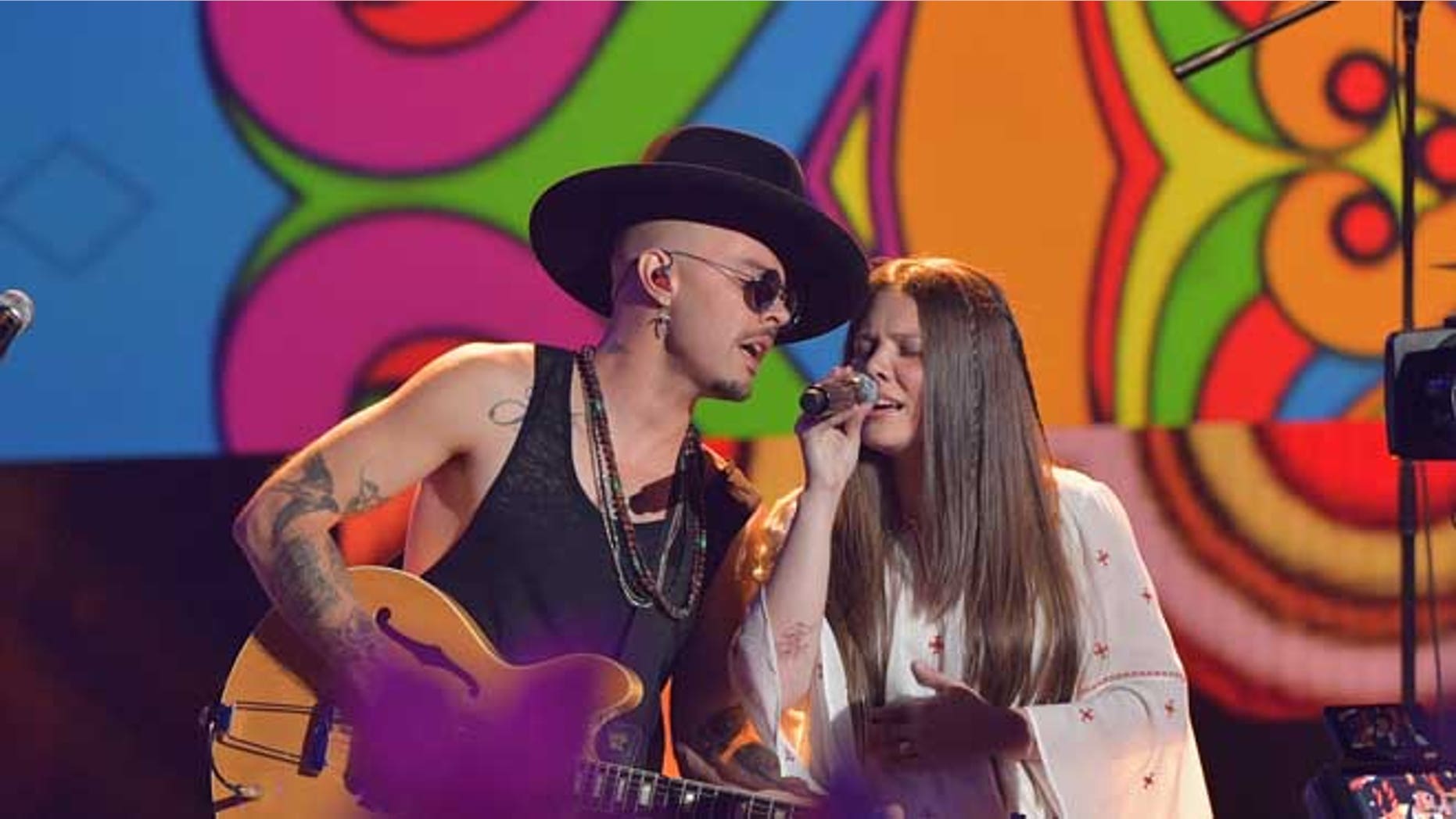 MIAMI, FL - JULY 14: Pop duo Jesse & Joy performs onstage at the Univision's 13th Edition Of Premios Juventud Youth Awards at Bank United Center on July 14, 2016 in Miami, Florida. (Photo by Rodrigo Varela/Getty Images for Univision)
