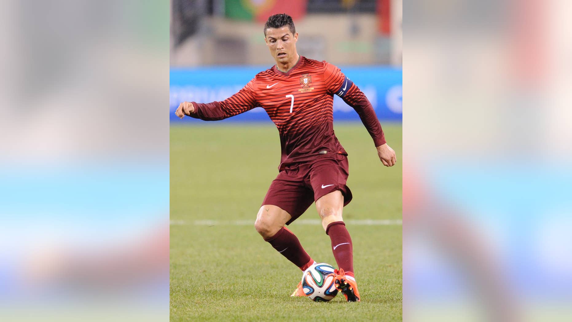 Portugal's Cristiano Ronaldo controls the ball during the second half of an international friendly soccer match against the Republic of Ireland Tuesday, June 10, 2014, in East Rutherford, N.J. Portugal won 5-1. (AP Photo/Bill Kostroun)