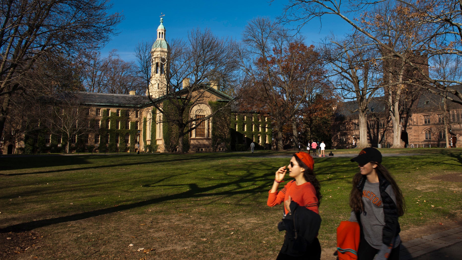 Students walk around the Princeton University campus in New Jersey, November 16, 2013. (REUTERS/Eduardo Munoz)