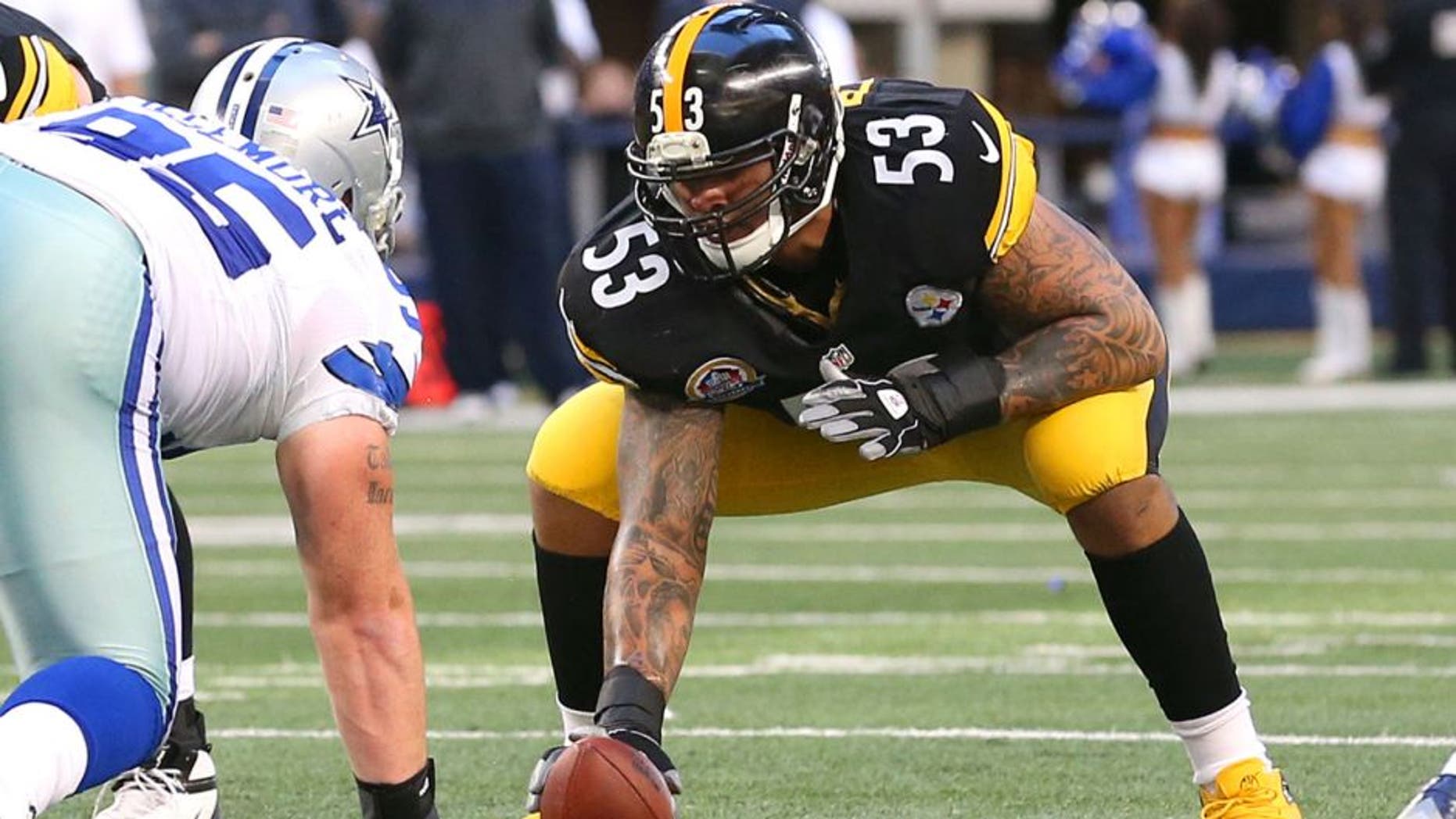 Dec 16, 2012; Arlington, TX, USA; Pittsburgh Steelers center Maurkice Pouncey (53) in action against the Dallas Cowboys at Cowboys Stadium. The Cowboys beat the Steelers 27-24 in overtime. Mandatory Credit: Matthew Emmons-USA TODAY Sports