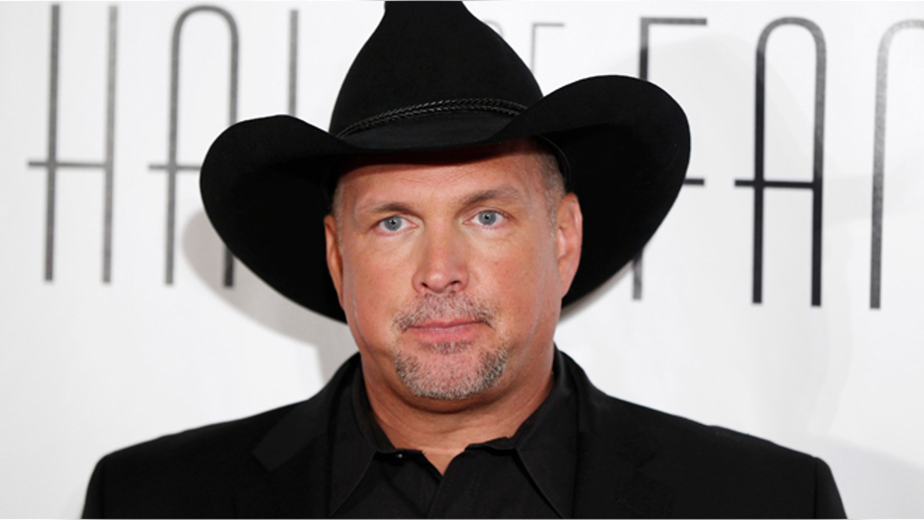 Garth Brooks returns from retirement after 13 years, moves country