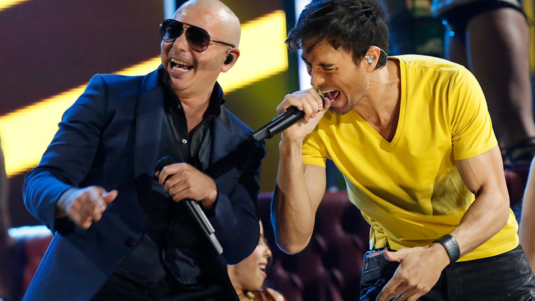 Pitbull (L) and Enrique Igelsias perform "Echa Pa'lla" during the 14th Latin Grammy Awards in Las Vegas, Nevada November 21, 2013.