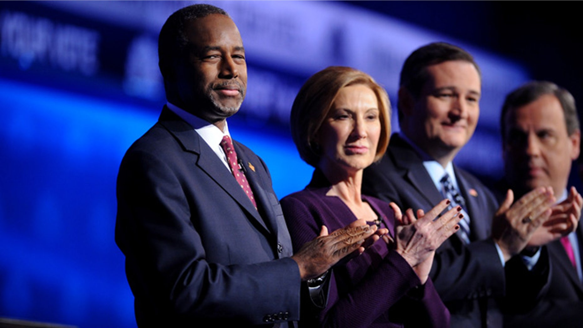 Republican U.S. presidential candidate Dr. Ben Carson (L) looks back as he stands with former HP CEO Carly Fiorina, U.S. Senator Ted Cruz and Governor Chris Christie (R) before the start of the 2016 U.S. Republican presidential candidates debate.