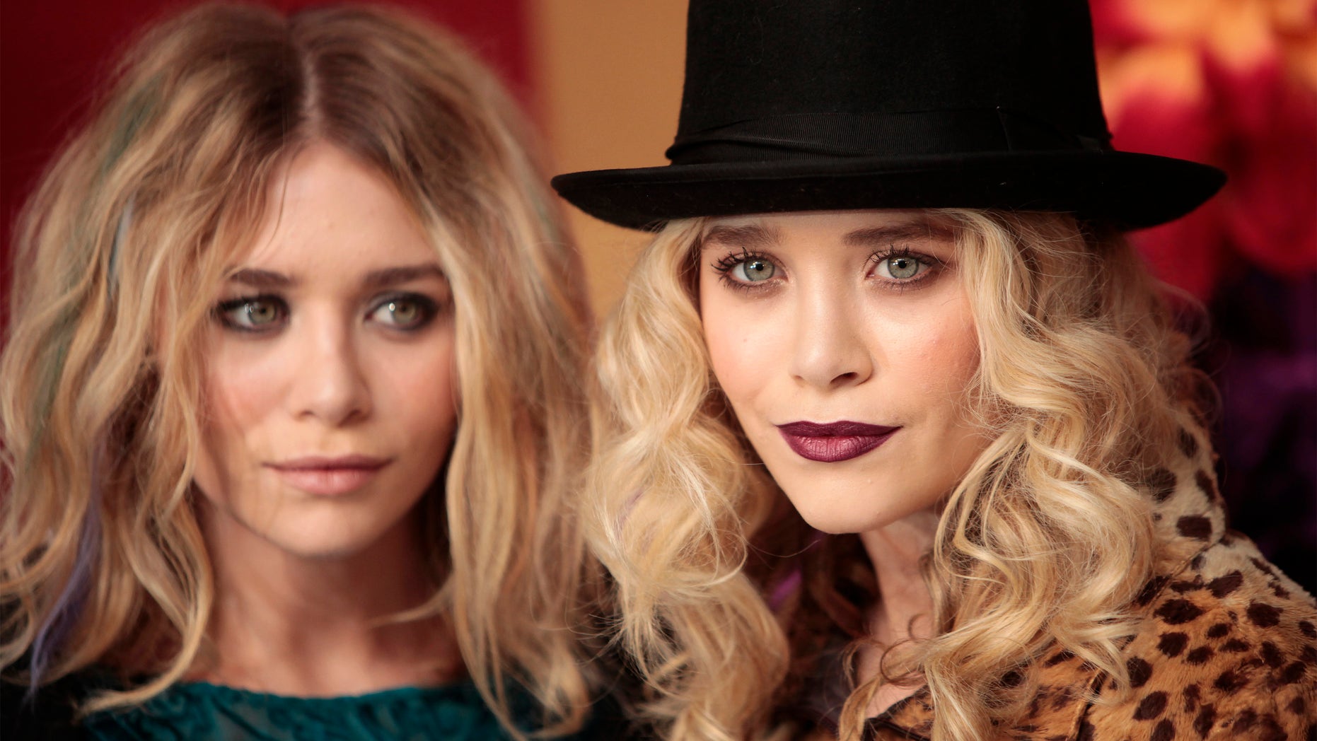 Actresses Ashley Olsen (L) and Mary-Kate Olsen