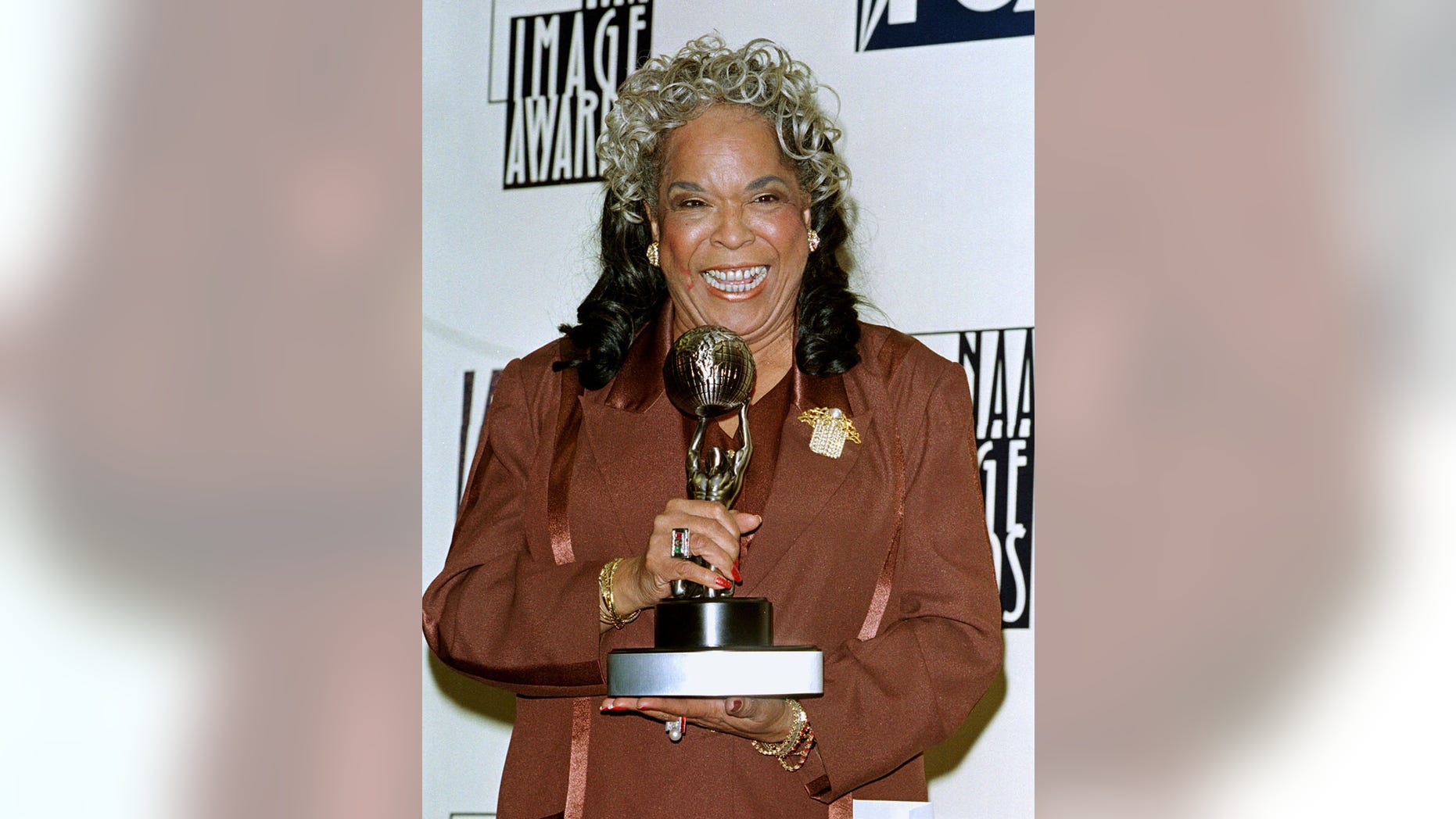 Actress Della Reese poses with the Image Award she received as Outstanding Actress in a Drama Television Series for her role in "Touched by an Angel" during the National Association for the Advancement of Colored People's 29th annual Image Awards February 14 in Pasadena. The Image Awards, which will be telecast on the Fox television network on March 5, 1998, pay tribute to indivuduals that support positive change for African Americans in the entertainment industry. - PBEAHULZFBF