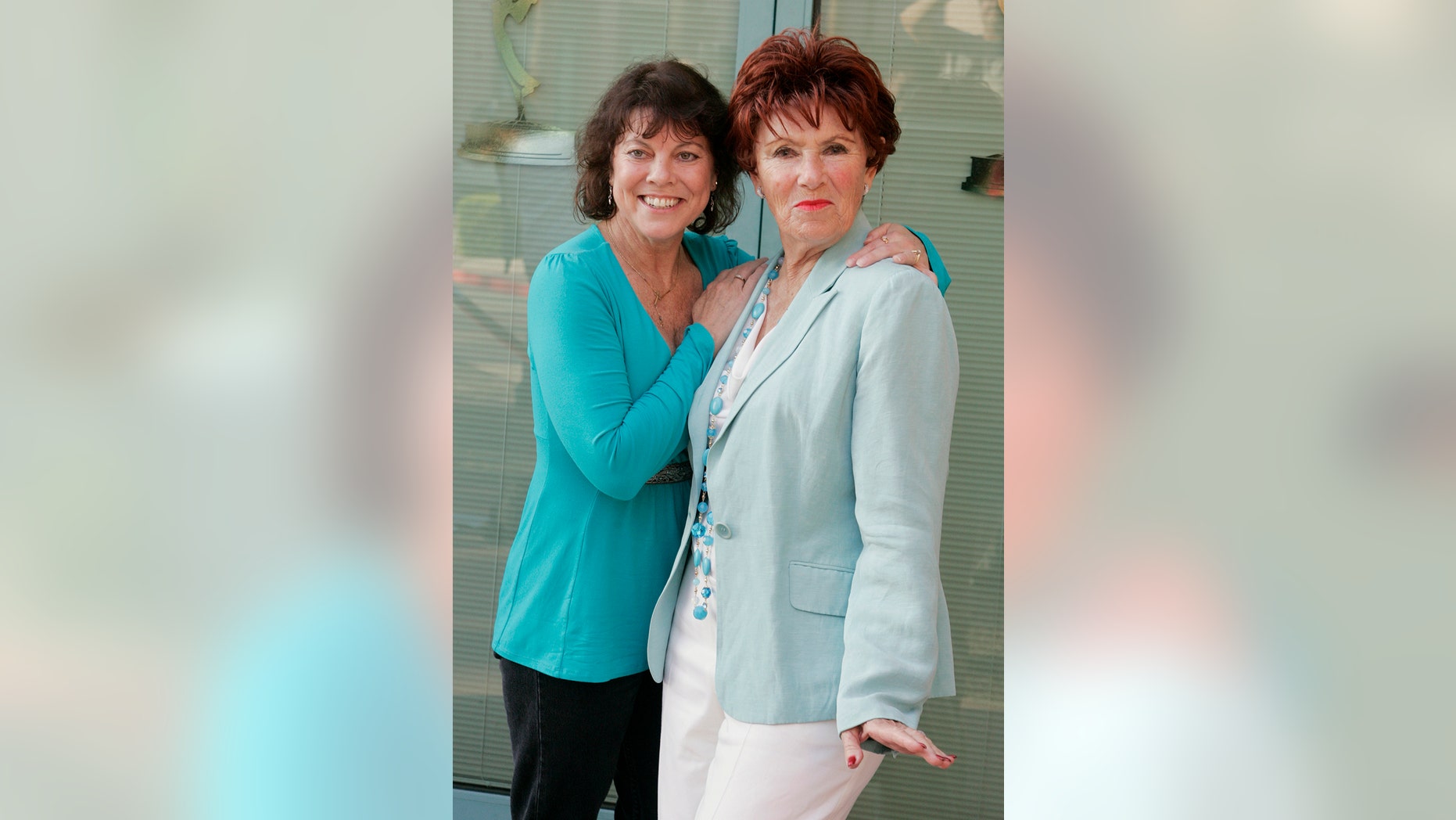 Erin Moran (L) and Marion Ross from "Happy Days" arrive for "A Father's Day Salute to TV Dads" hosted by the Academy of Television Arts & Sciences in Los Angeles, June 18, 2009.