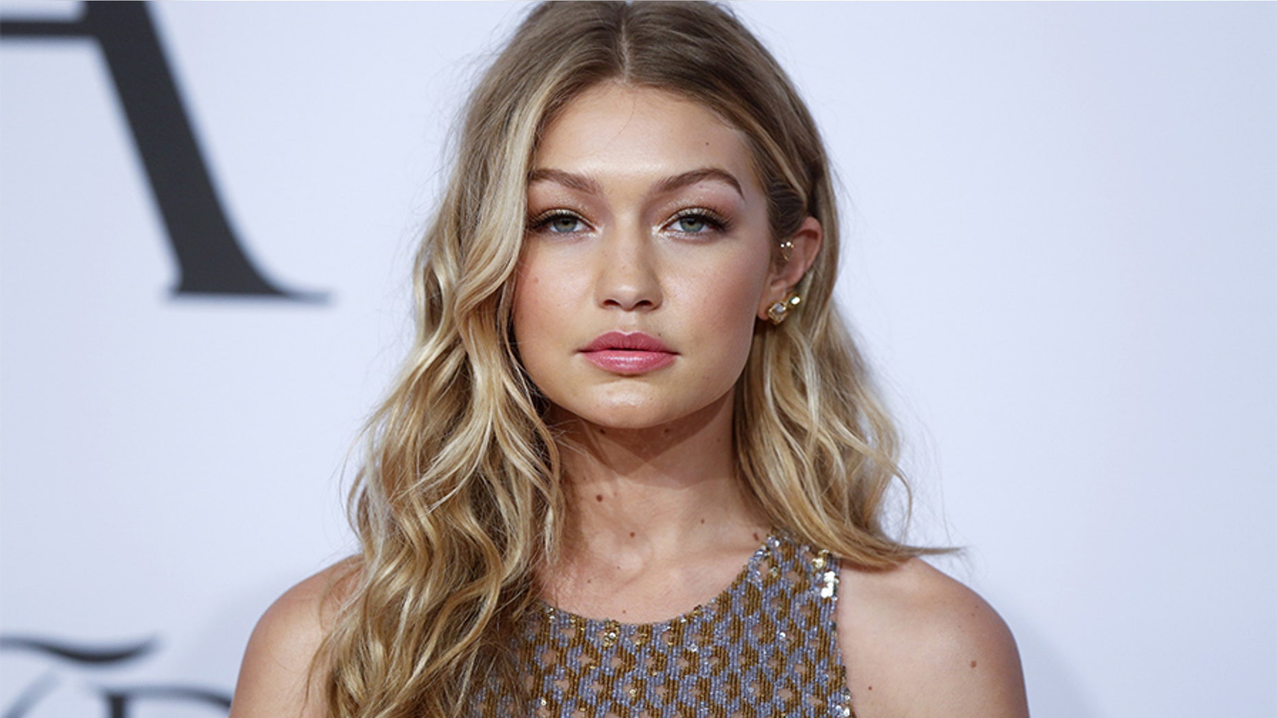 Model Gigi Hadid arrives for the 2015 CFDA Fashion Awards in New York June 1, 2015. REUTERS/Lucas Jackson - GF10000114478
