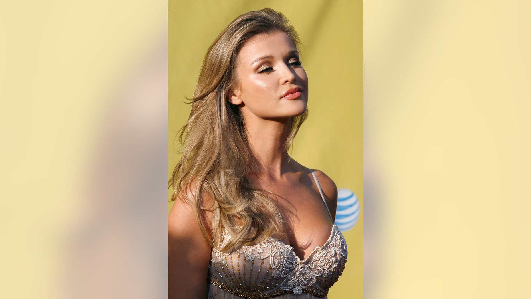 Super model and actress Joanna Krupa arrives at the first annual Spike television's "Guys Choice" awards show in the Studio City area of Los Angeles June 9, 2007. REUTERS/Gus Ruelas (UNITED STATES) - RTR1QNDS