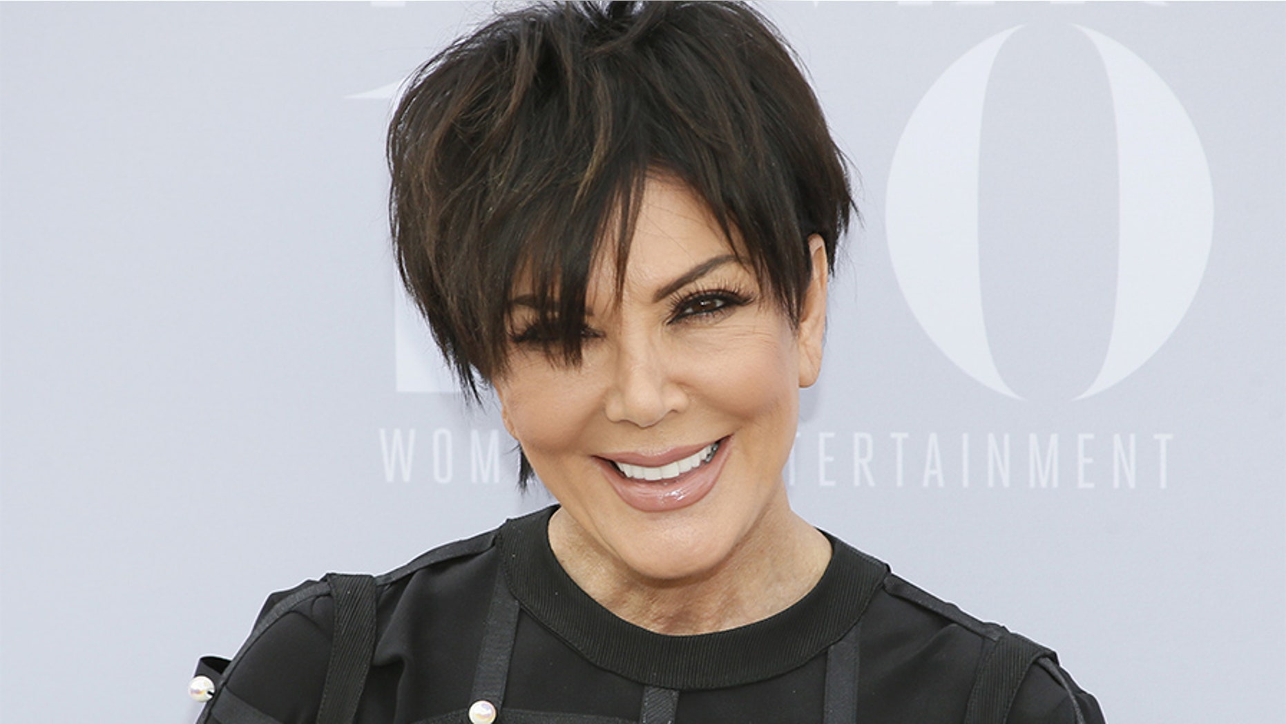 Kris Jenner received a champagne vending machine as a housewarming gift on Monday.