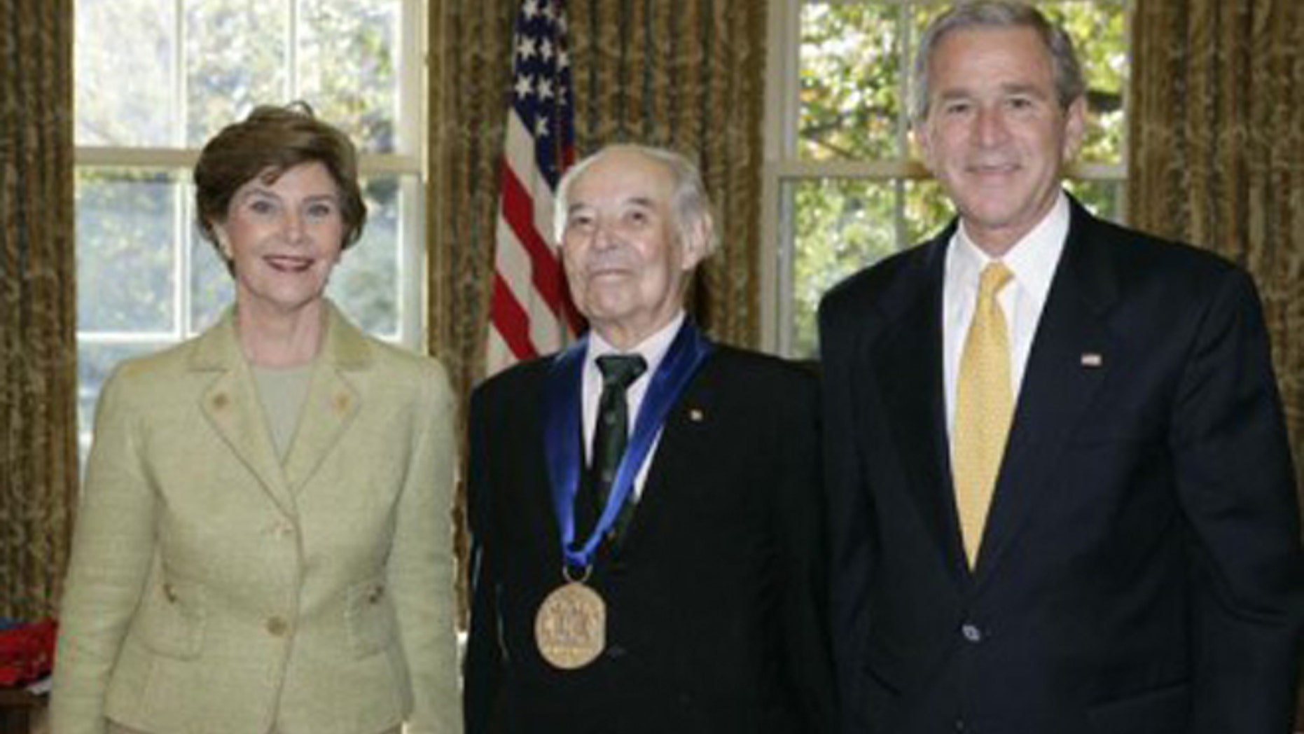 Gregory Rabassa with President George W. Bush and the First Lady, Laura Bush, receiving the 2006 National Medal of Arts.