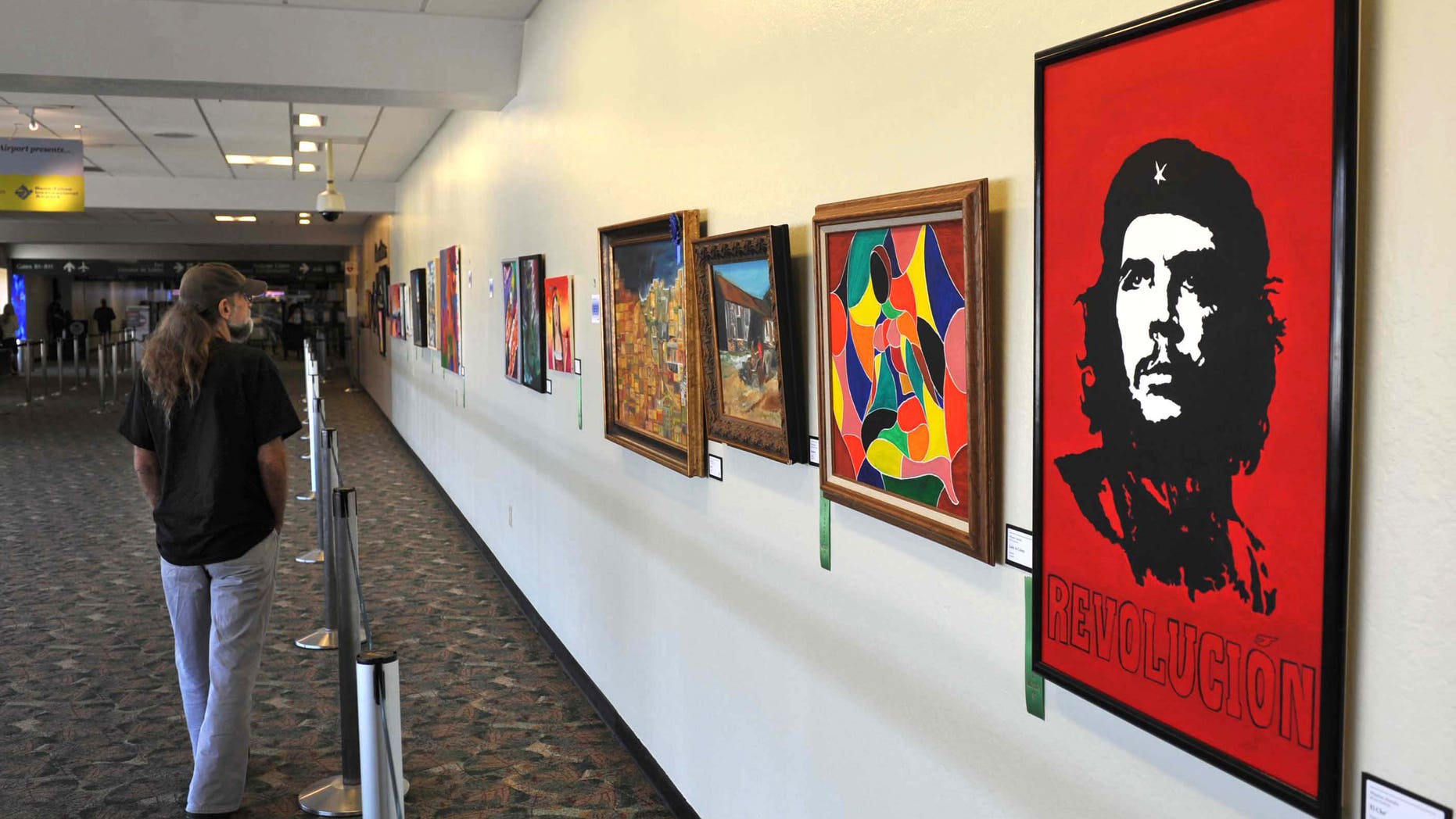 A painting of revolutionary leader Che Guevara by Winston Alamilla is displayed at the Reno-Tahoe International Airport in Reno, Nev.