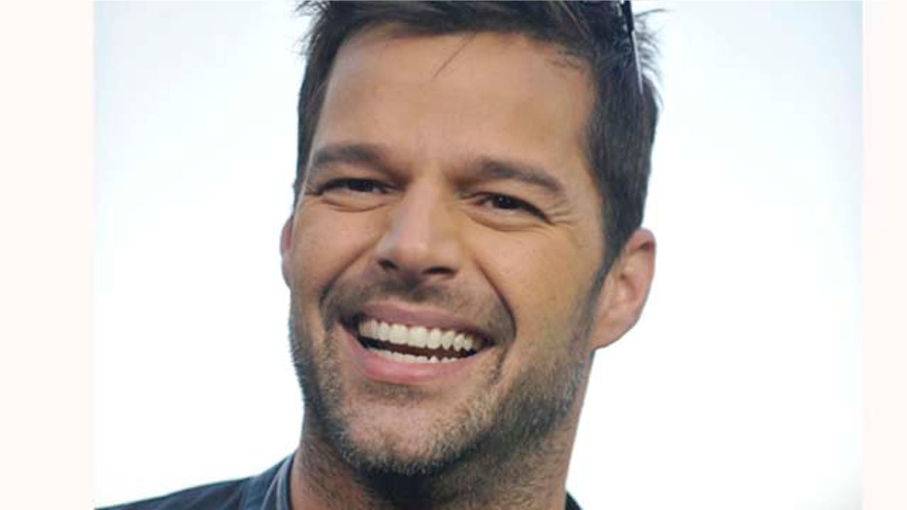 Nov. 9, 2011: Ricky Martin visits the set of televison entertainment show 'Extra' filming at The Grove in Los Angeles, Calif.