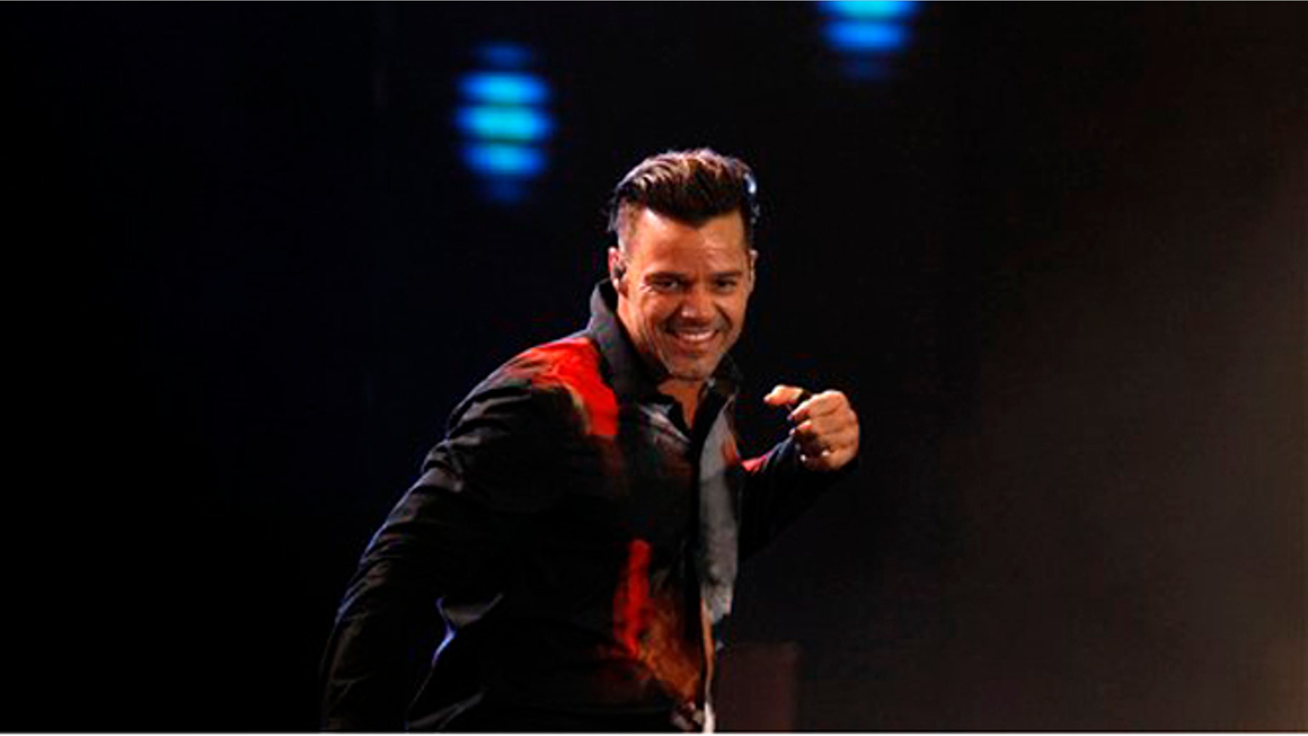 Ricky Martin durante su concierto en el Festival Internacional de la Canción de Viña del Mar en Viña del Mar, Chile, el domingo 23 de febrero de 2014. Martin dedicó un mensaje de paz para Venezuela durante su concierto. (Foto AP/Luis Hidalgo)