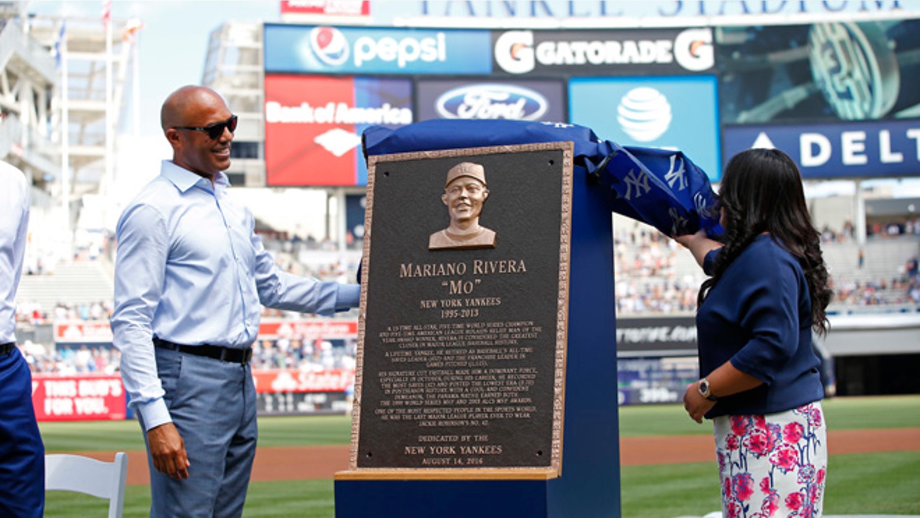 Former New York Yankees closer Mariano Rivera, left, and his wife, Clara, unveil his Monument Park plaque before a baseball game Sunday, Aug. 14, 2016, at Yankee Stadium in New York. (AP Photo/Rich Schultz/Pool)