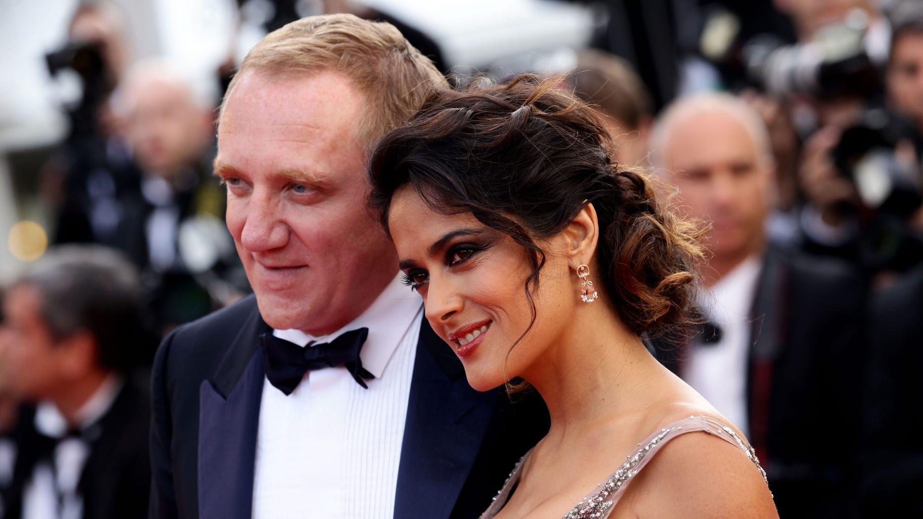 Salma Hayek Reveals She Sexts Billionaire Husband | Fox News