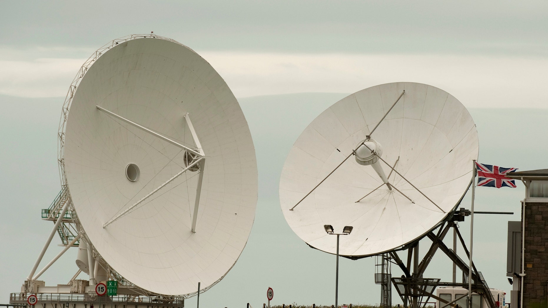 Satellite dishes are seen at GCHQ's outpost at Bude, close to where trans-Atlantic fibre-optic cables come ashore in Cornwall, southwest England June 23, 2013. Britain's spy agency GCHQ has tapped fibre-optic cables that carry international phone and internet traffic and is sharing vast quantities of personal information with the U.S. National Security Agency, the Guardian newspaper said, after publishing details of top-secret surveillance programs exposed by former NSA contractor Edward Snowden. REUTERS/Kieran Doherty (BRITAIN - Tags: POLITICS MILITARY BUSINESS TELECOMS) - RTX10Y4F