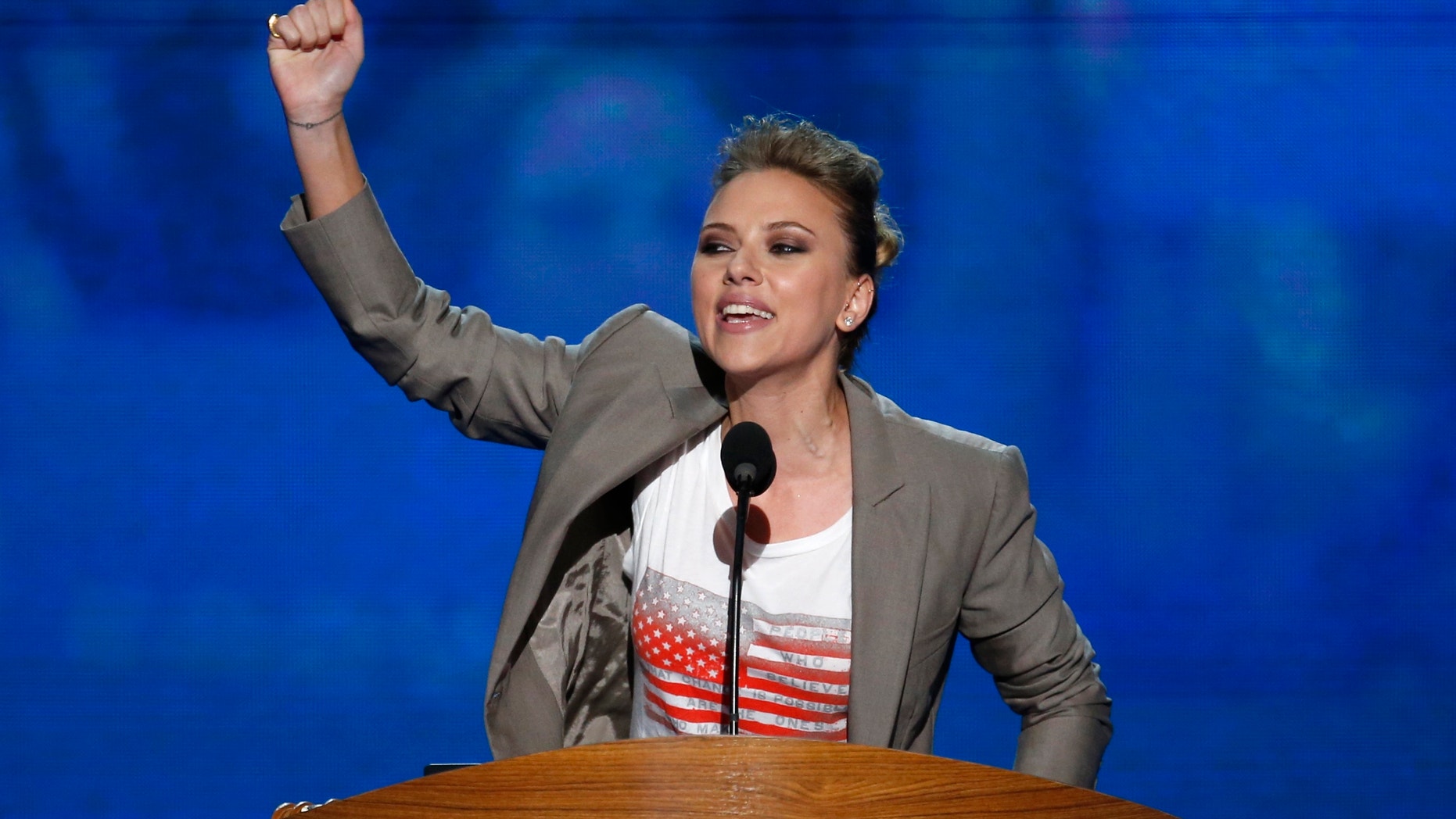 Actress Scarlett Johansson addresses delegates during the final session of the Democratic National Convention in Charlotte, North Carolina September 6, 2012.