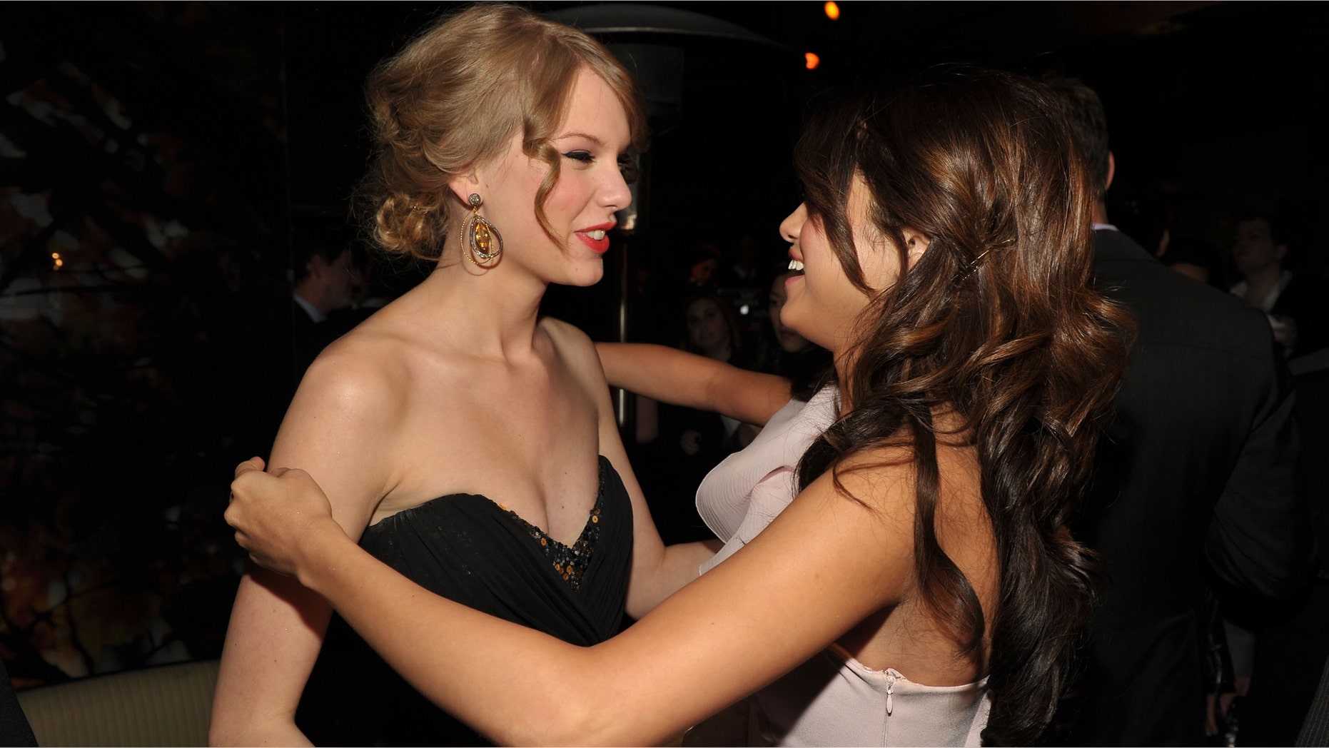 WEST HOLLYWOOD, CA - JANUARY 05: (EXCLUSIVE) Musician Taylor Swift and singer/actress Selena Gomez attend COVERGIRL 50th Anniversary Celebration at BOA Steakhouse on January 5, 2011 in West Hollywood, California. (Photo by John Shearer/Getty Images For COVERGIRL)