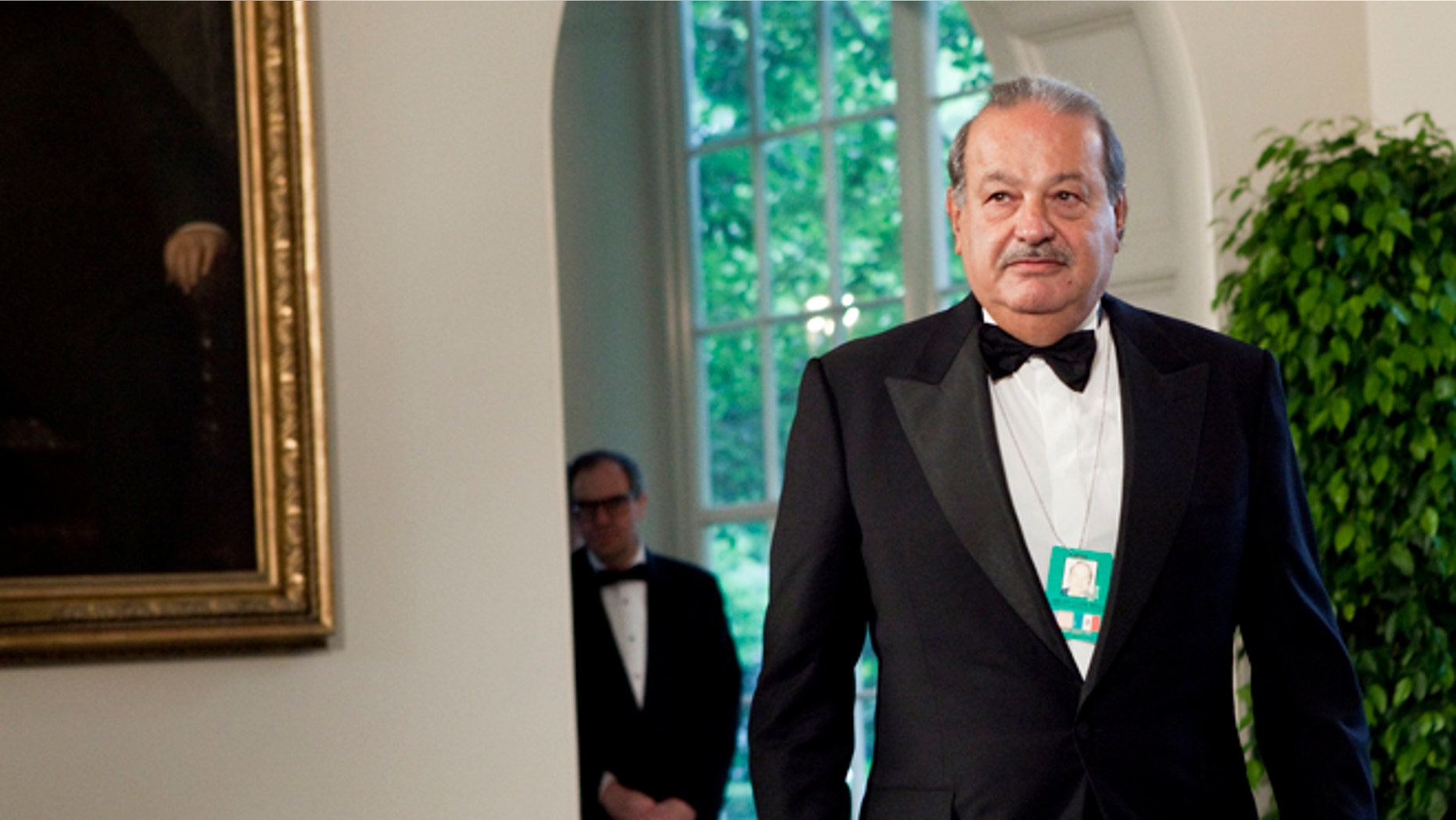 WASHINGTON - MAY 19: Carlos Slim, chairman and CEO of Telmex, Telcel and America Movil, arrives at the White House for a state dinner May 19, 2010 in Washington, DC. President Barack Obama and first lady Michelle Obama are hosting Mexican President Felipe Calderon and his wife Margarita Zavala for a state dinner during their visit to the United States. (Photo by Brendan Smialowski/Getty Images)
