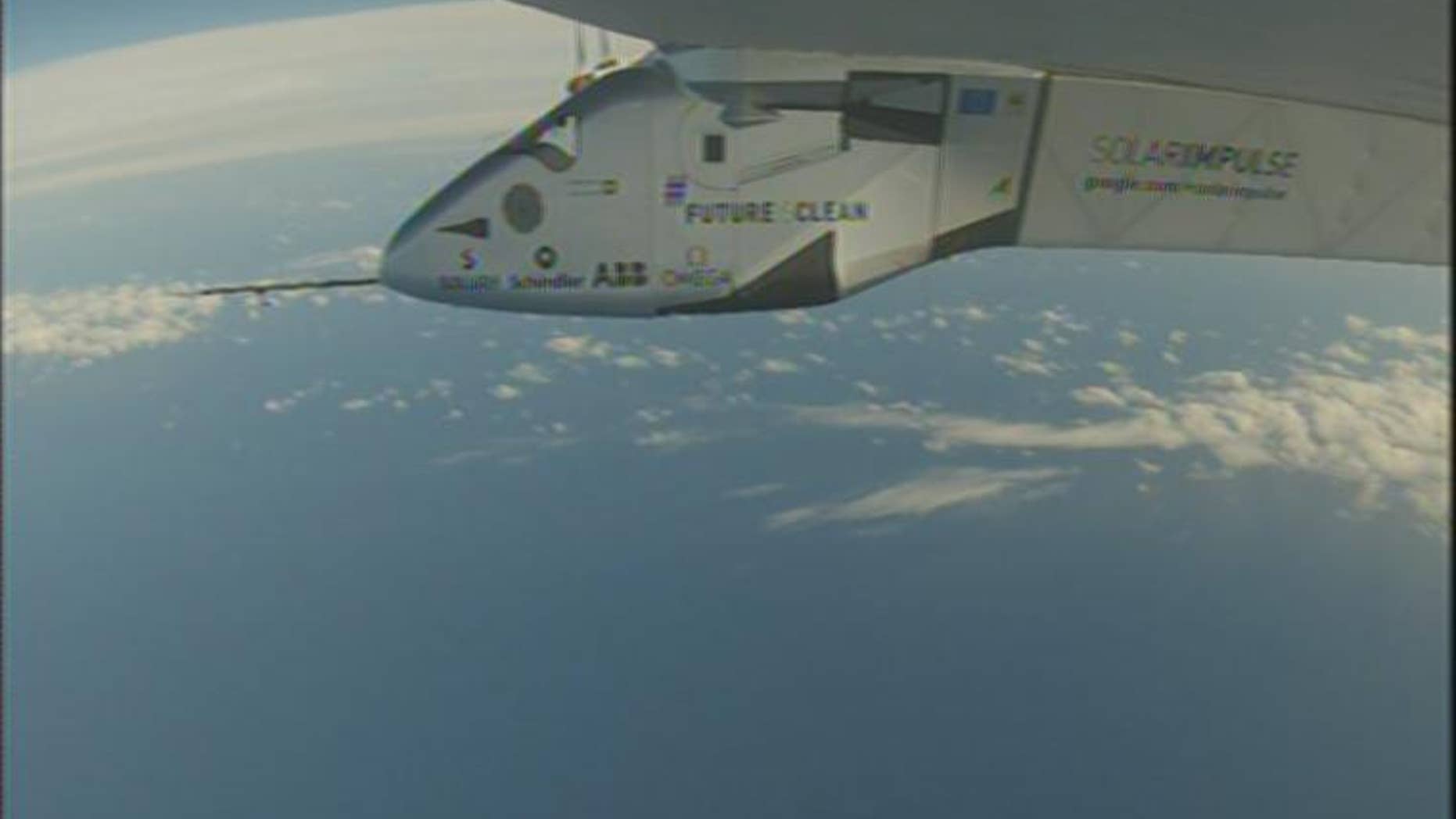 Solar Impulse 2 flies over the Pacific.