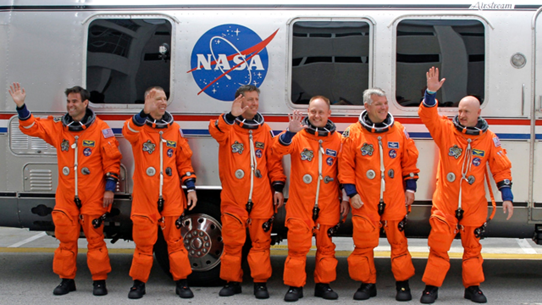crew of endeavour space shuttle
