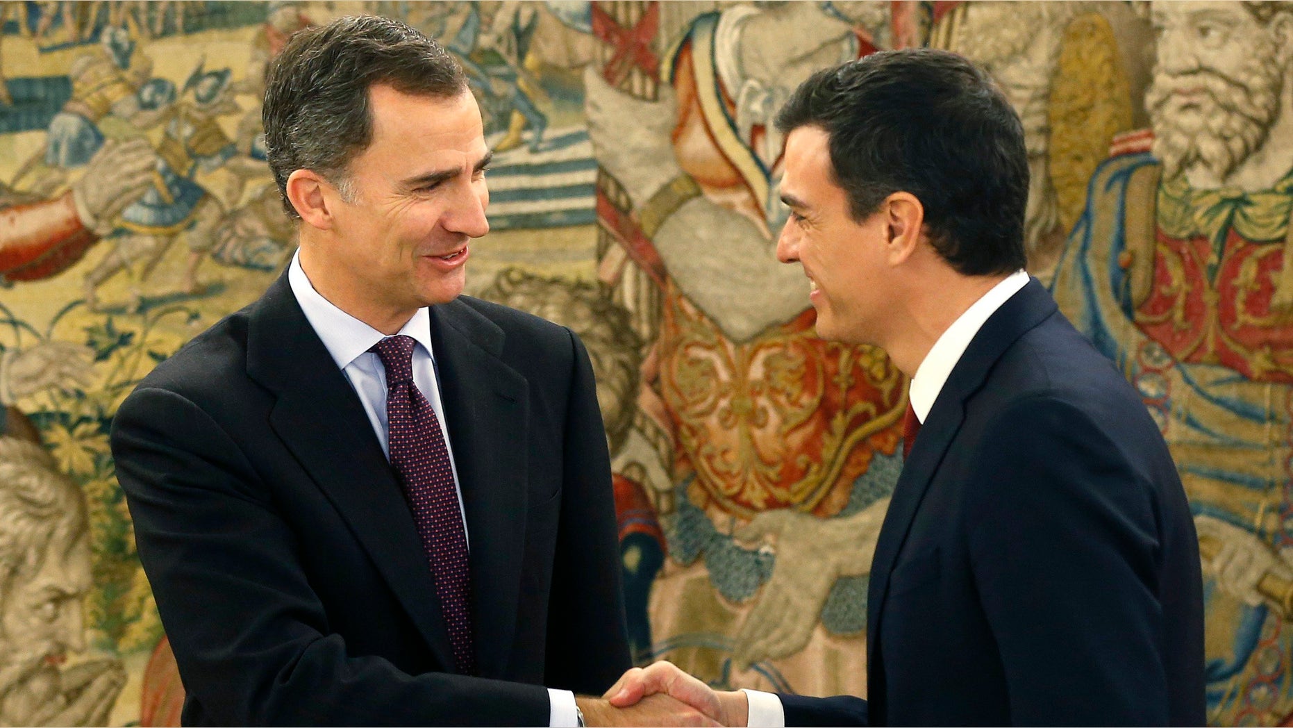 Spanish King Felipe VI, left, shakes hands with Spain's Socialist leader Pedro Sanchez before a meeting at the Zarzuela Palace in Madrid, Spain, Tuesday, Feb. 2, 2016. Spanish King Felipe VI is wrapping up a second round of talks with political party leaders aimed at finding one capable of getting sufficient parliamentary support to form a government following the recent election. No party won a majority in the 350-seat Parliament in the Dec. 20 election and so far none has found sufficient external support to try to form government. (Chema Moya, Pool Photo via AP)