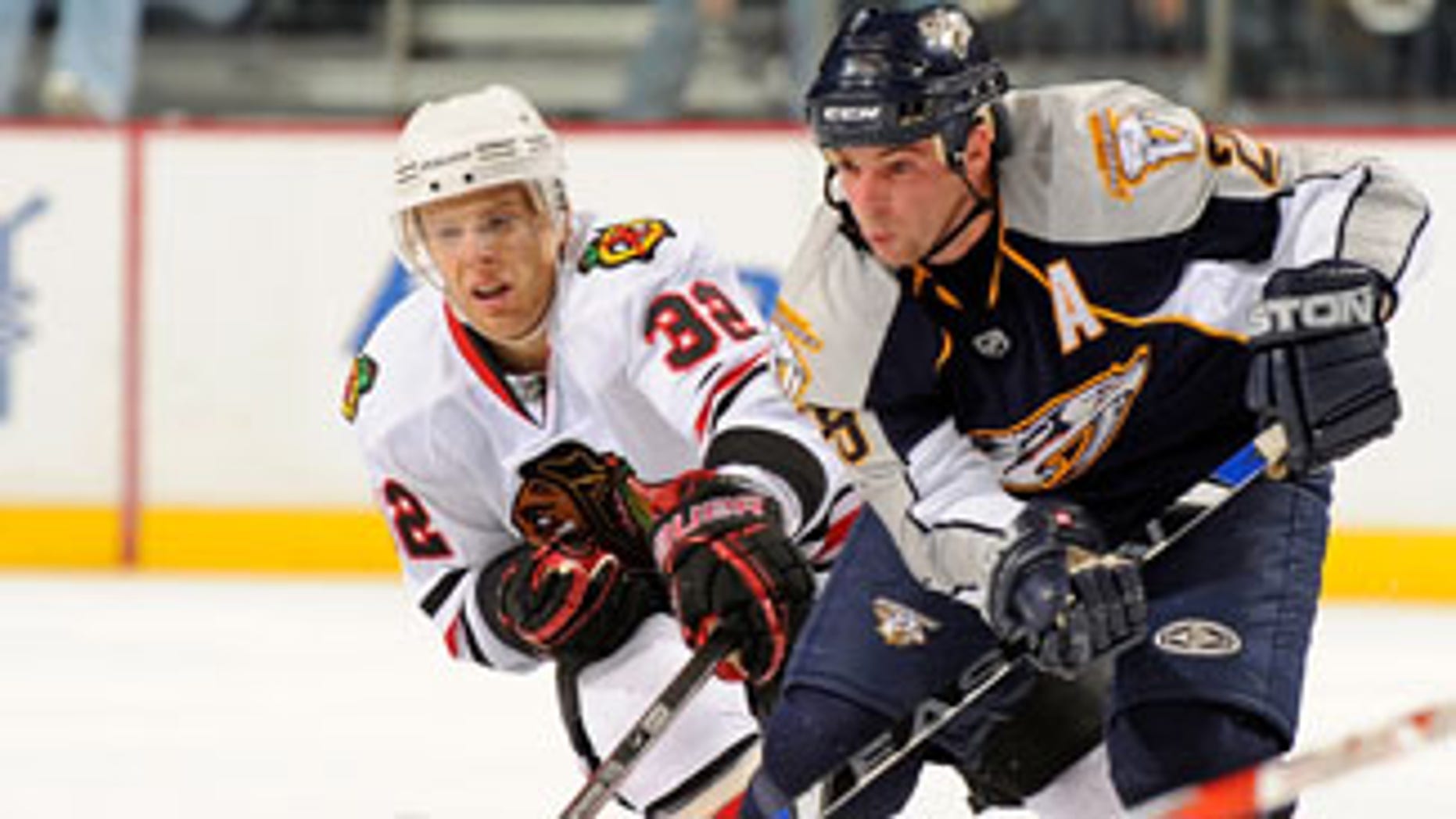 NASHVILLE, TN - OCTOBER 29: Right wing Steve Sullivan #26 of the Nashville Predators skates against left wing Kris Versteeg #32 of the Chicago Blackhawks on October 29, 2009 at the Sommet Center in Nashville, Tennessee. (Photo by John Russell/NHLI via Getty Images) *** Local Caption *** Steve Sullivan;Kris Versteeg