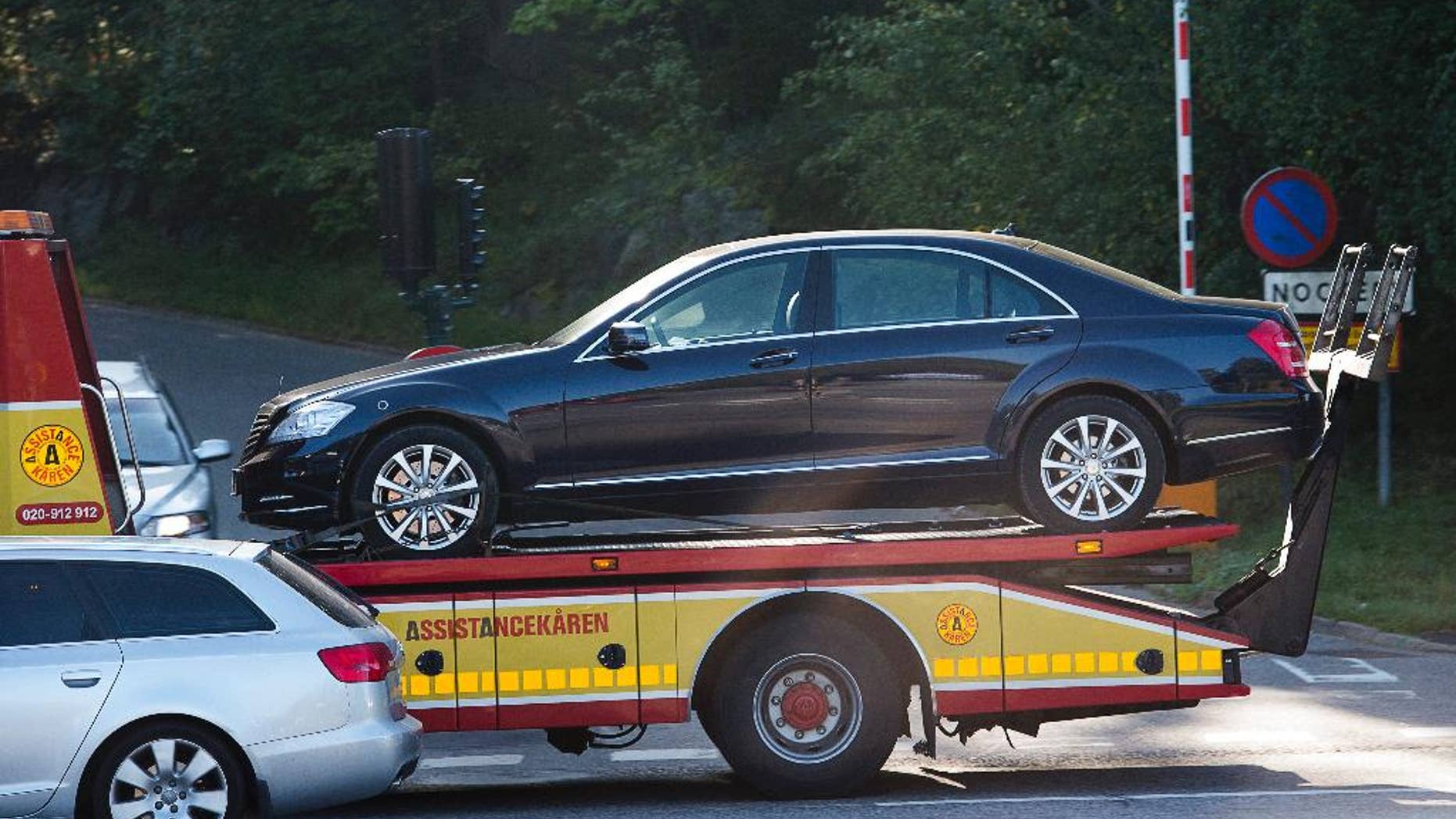 The vehicle involved in an accident involving Sweden's King Carl XVI Gustaf, is towed away from the scene, in Stockholm, Sweden, Wednesday, Sept. 17, 2014. Sweden’s royal palace says King Carl XVI Gustaf was involved in a car crash on his way to an airport in Stockholm but was unhurt. Palace spokeswoman Annika Sonnerberg says the 68-year-old king was in the back seat Wednesday when his car collided with an oncoming vehicle making a left turn. (AP Photo/TT News Agency, Jonas Ekstromer) SWEDEN OUT