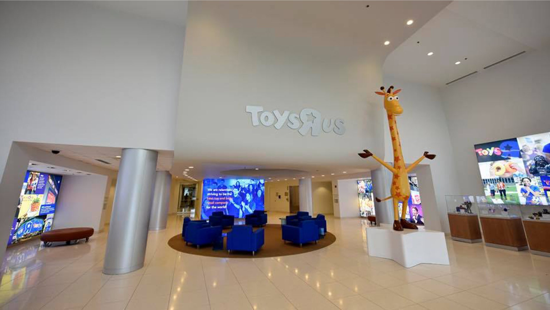 Patients at a New Jersey hospital will soon be able to take in Toys ‘R’ Us symbol Geoffrey the Giraffe.