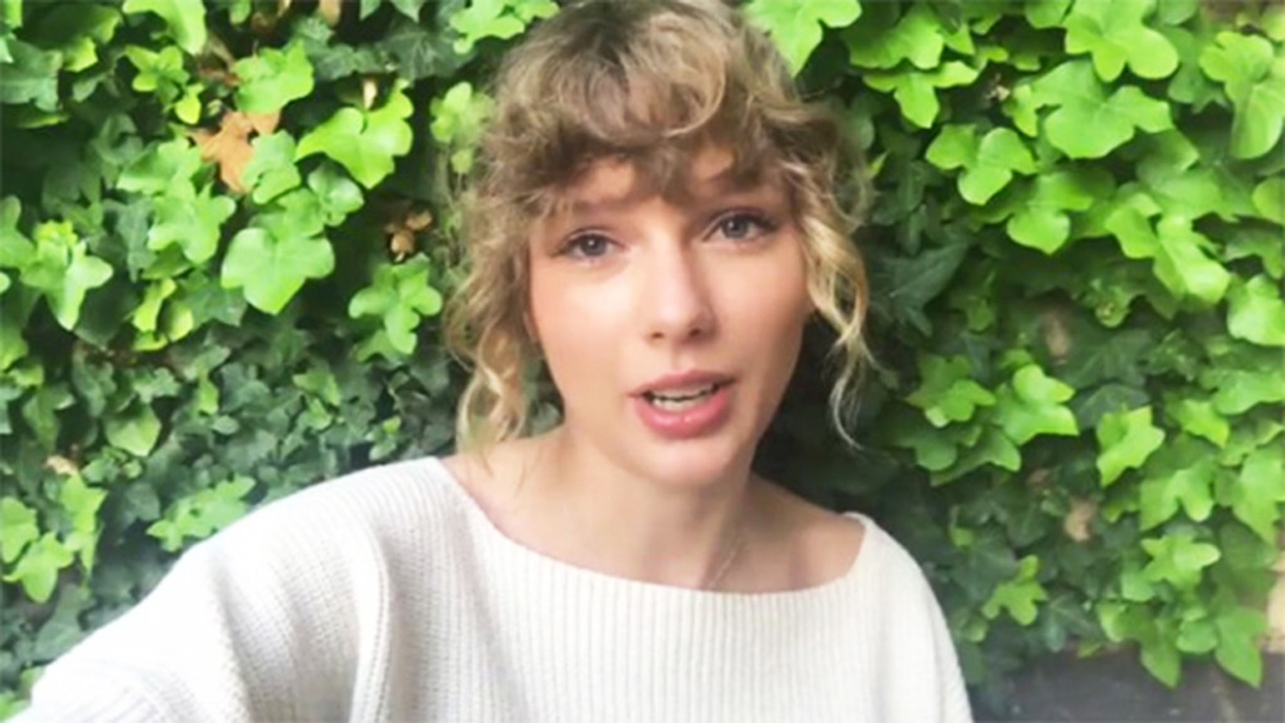 Taylor Swift returns to social media.