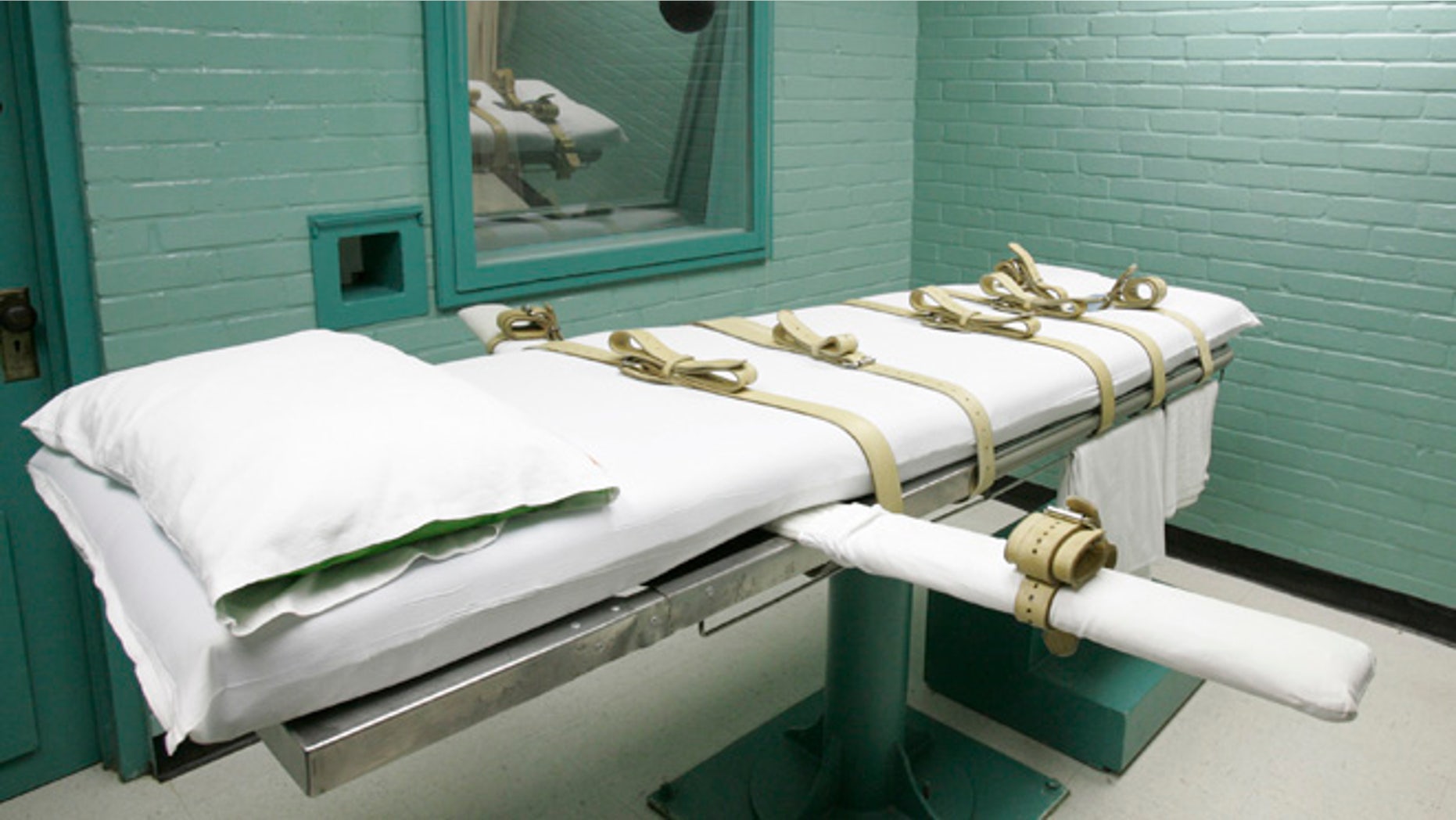 FILE: 2008: A gurney on which Texas' condemned are strapped down to receive a lethal dose of drugs. in Huntsville, Texas.