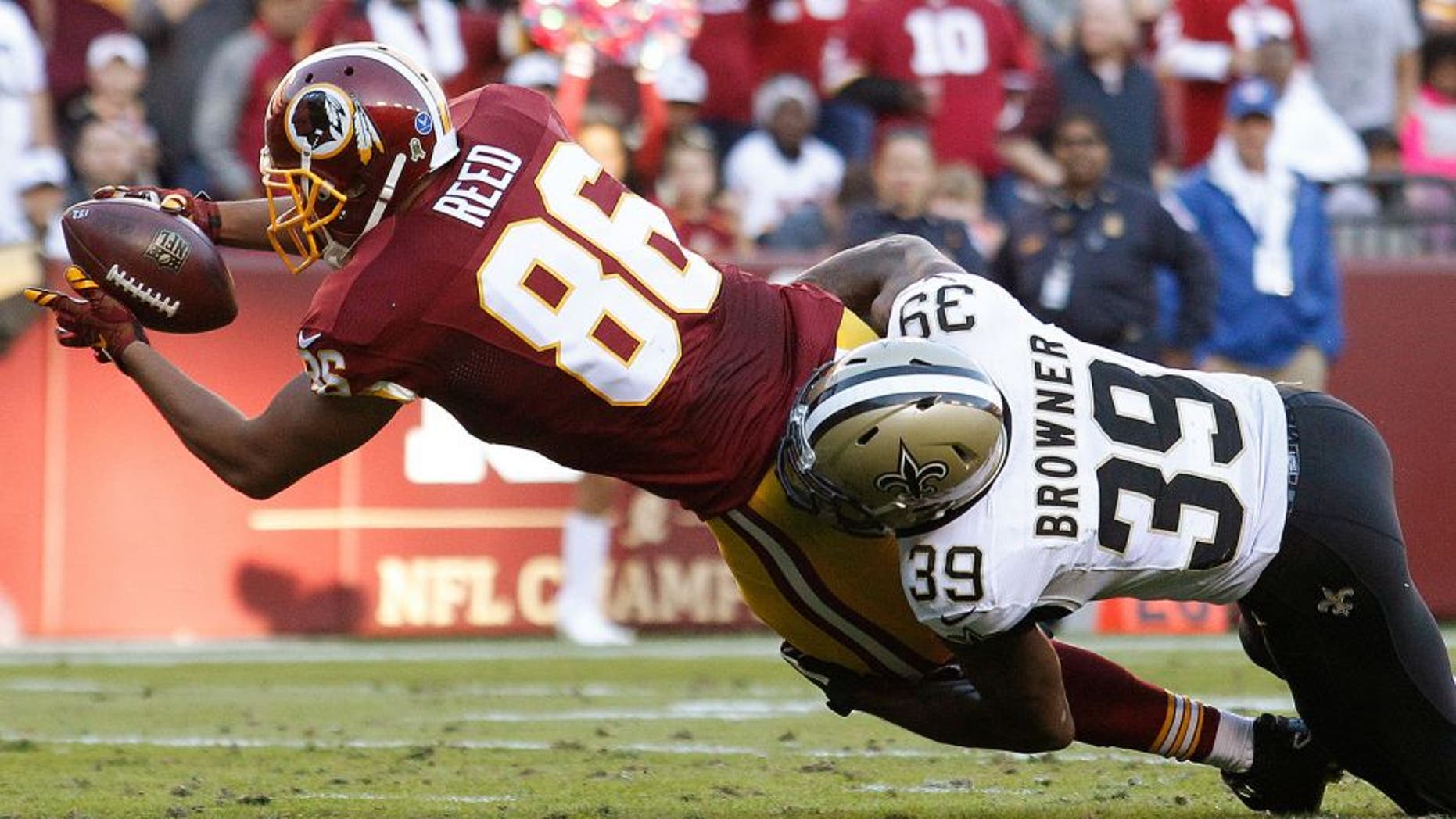 LANDOVER, MD - NOVEMBER 15: Tight end Jordan Reed #86 of the Washington Redskins scores a third quarter touchdown past cornerback Brandon Browner #39 of the New Orleans Saints during a gam at FedExField on November 15, 2015 in Landover, Maryland. (Photo by Matt Hazlett/Getty Images)
