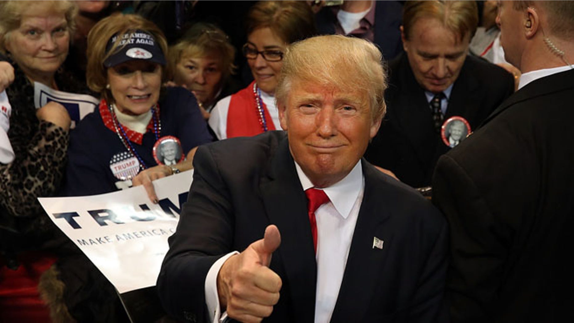 BILOXI, MS - JANUARY 02: Republican presidential frontrunner Donald Trump pauses with supporters after speaking at the Mississippi Coast Coliseum on January 2, 2016 in Biloxi, Mississippi. Trump, who has strong support from Southern voters, spoke to thousands in the small Mississippi city on the Gulf of Mexico. Trump continues to split the GOP establishment with his populist and controversial views on immigration, muslims and some of his recent comments on women. (Photo by Spencer Platt/Getty Images)