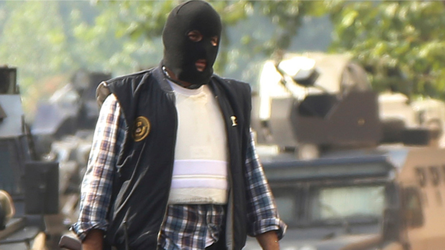 Police raided a house used by a suspected cell of the Islamic State group triggering a clash that killed up to seven militants and two policemen, Turkish media reports said.