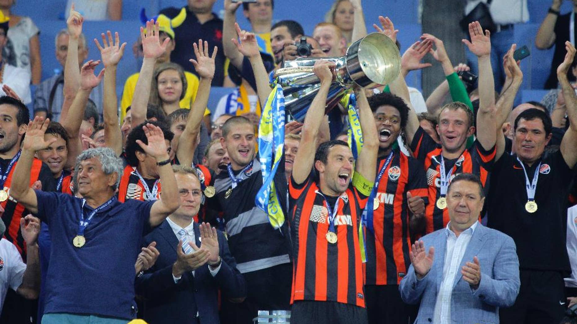 Dario Srna of Shakhtar Donetsk lifts up Ukraine's soccer Super Cup after their victory against Dynamo Kiev at Lviv Arena in Lviv, Ukraine, Tuesday, July 22, 2014. (AP Photo/Andrey Lukatsky)