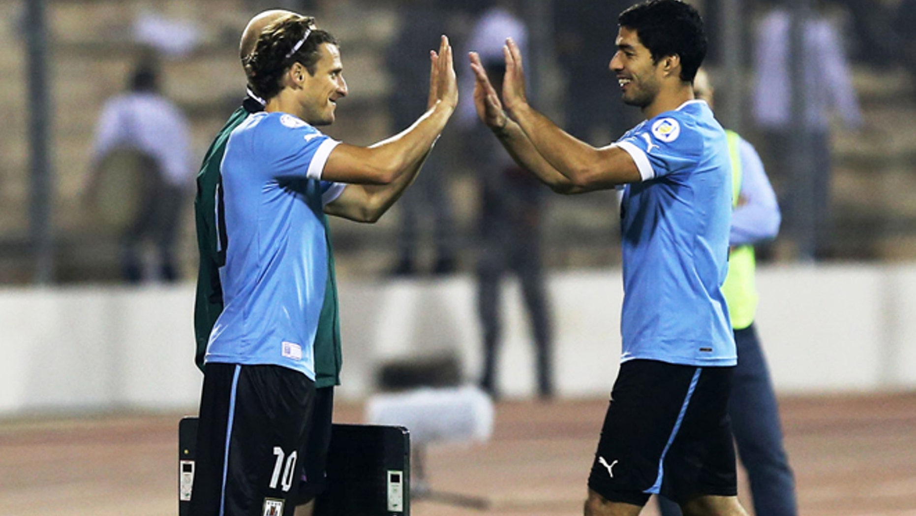 AMMAN, JORDAN- NOVEMBER 13: Diego Forlan of Uruguay replaces Luis Suarez during the FIFA 2014 World Cup Qualifier: Intercontinental Play-off First Leg between Jordan and Uruguay on November 13, 2013 in Amman, Jordan. (Photo by Salah Malkawi/ Getty Images)