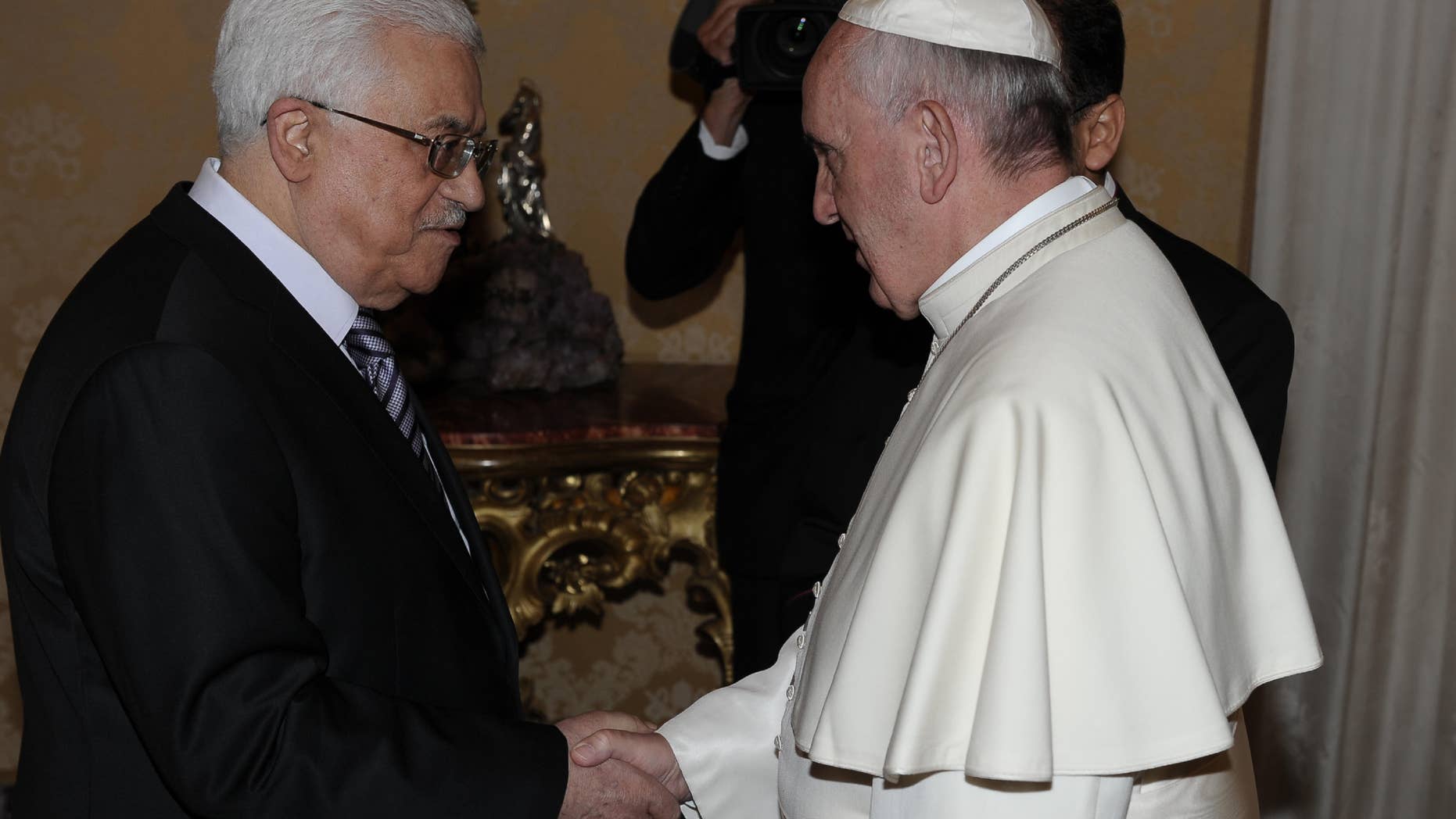 Oct. 17, 2013 - Pope Francis shakes hands with Mahmoud Abbas, President of the Palestinian Authority, during their private audience at the Vatican.