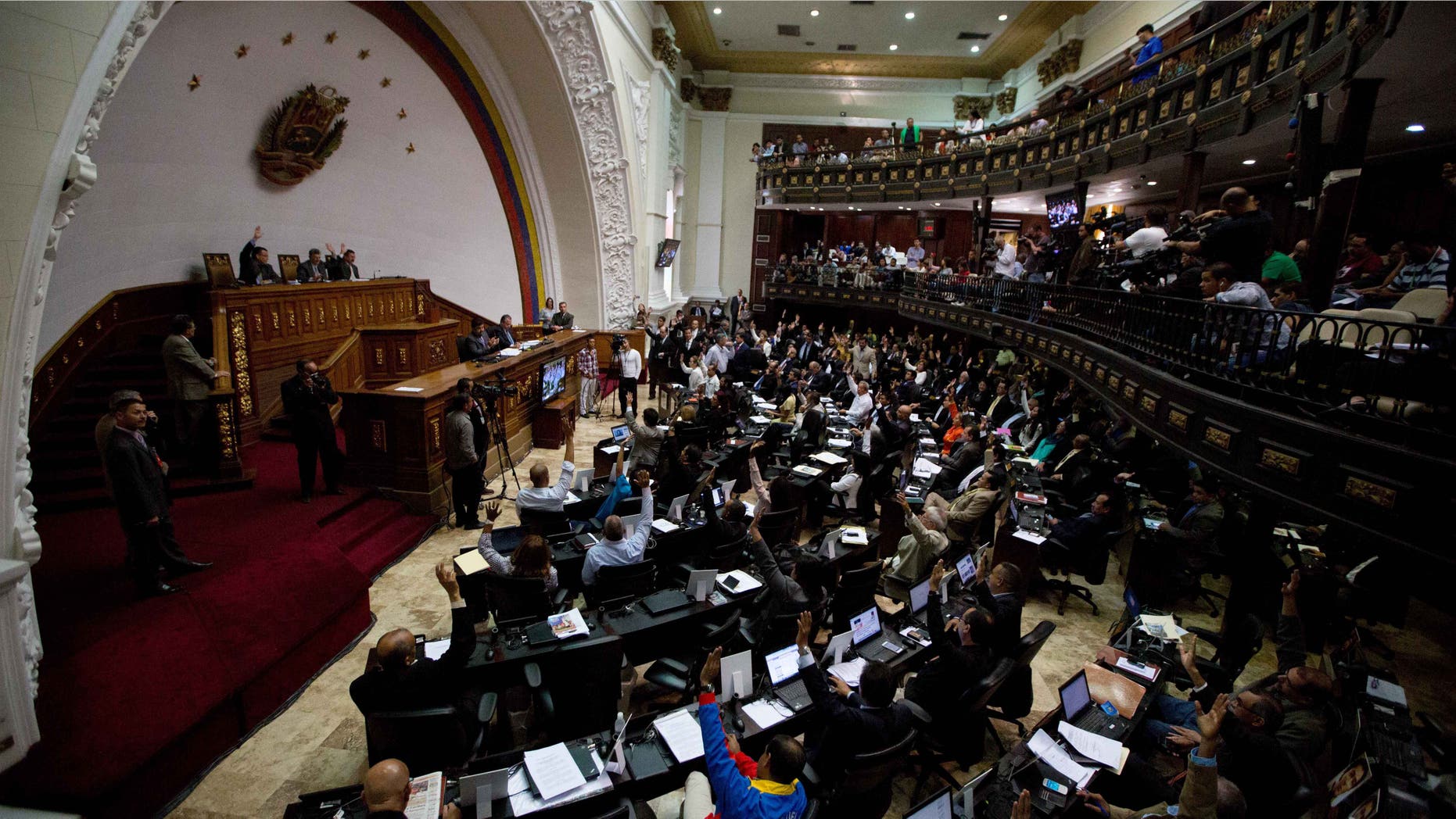Venezuelan National Assembly lawmakers vote during a session on Jan. 14, 2016.