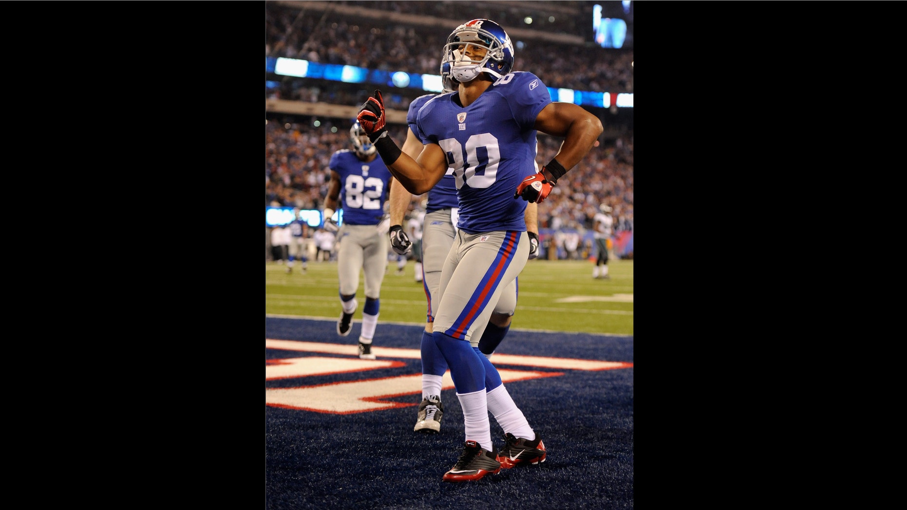 EAST RUTHERFORD, NJ - NOVEMBER 20: Victor Cruz #80 of the New York Giants celebrates after he scored on a 24-yard touchdown catch in the fourth quarter against the Philadelphia Eagles at MetLife Stadium on November 20, 2011 in East Rutherford, New Jersey. (Photo by Patrick McDermott/Getty Images)