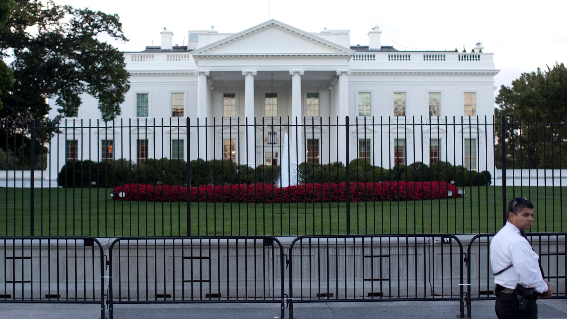 Report White House Intruder Overpowered Secret Service
