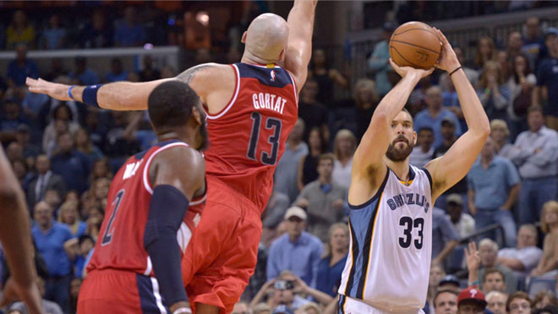 Gasol shoots a three-pointer against Washington Wizards Oct. 30, 2016, in Memphis, Tenn.