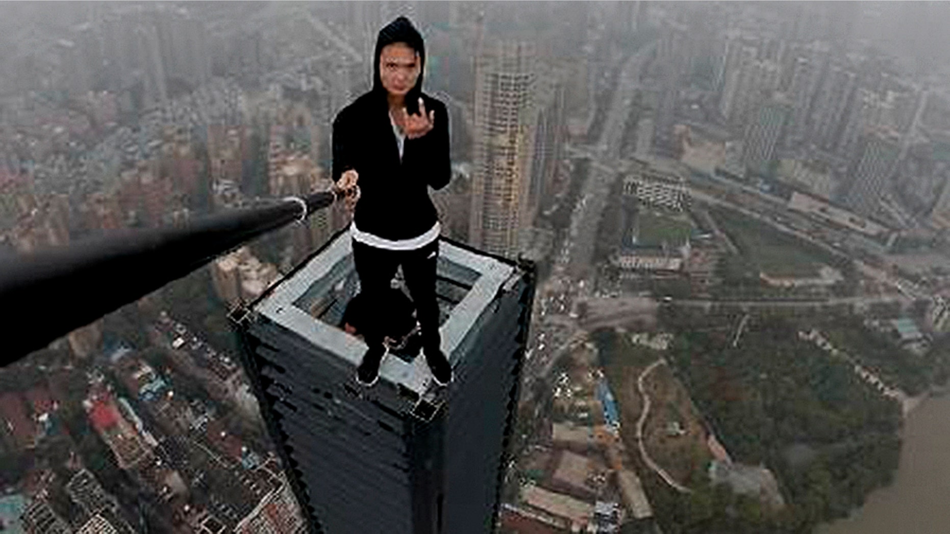 "Rooftopper" Wu Yongning. (Courtesy of Weibo)