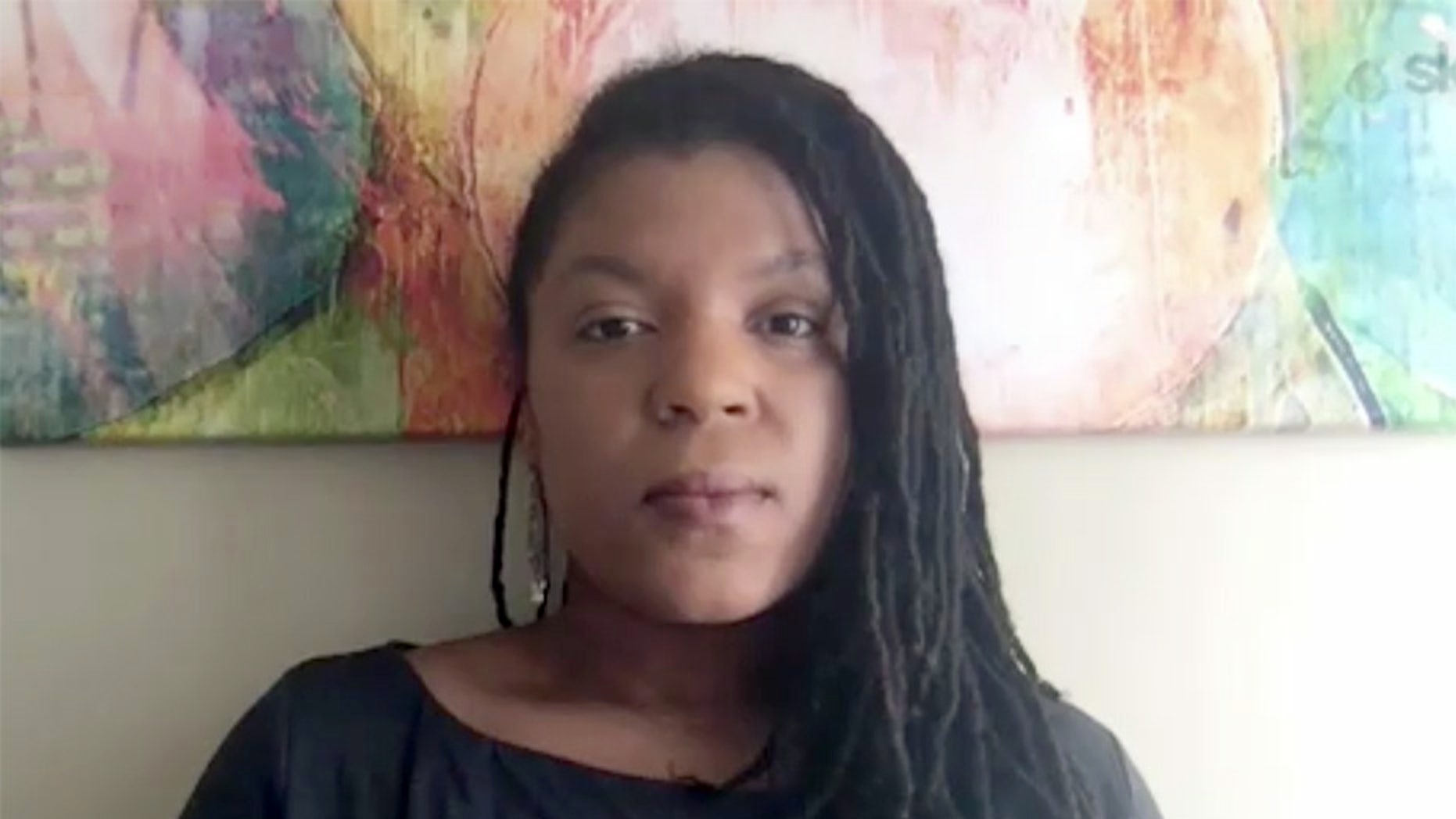 A woman is saying a restaurant manager came to her house at 10 pm after she left a 3-star review on Yelp.