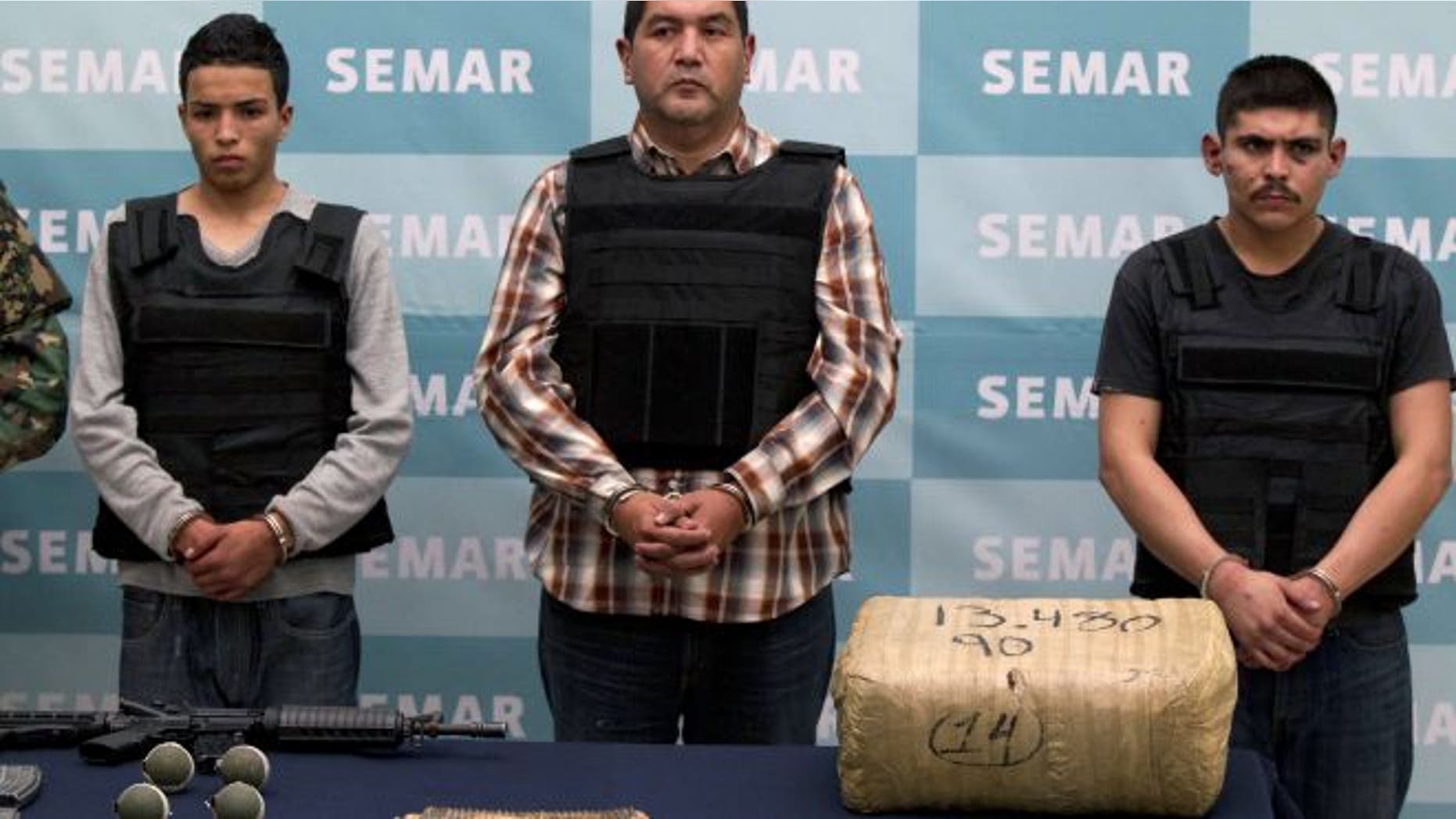 Zetas drug cartel leader Iván “El Taliban” Velázquez Caballero (center). AP file photo.