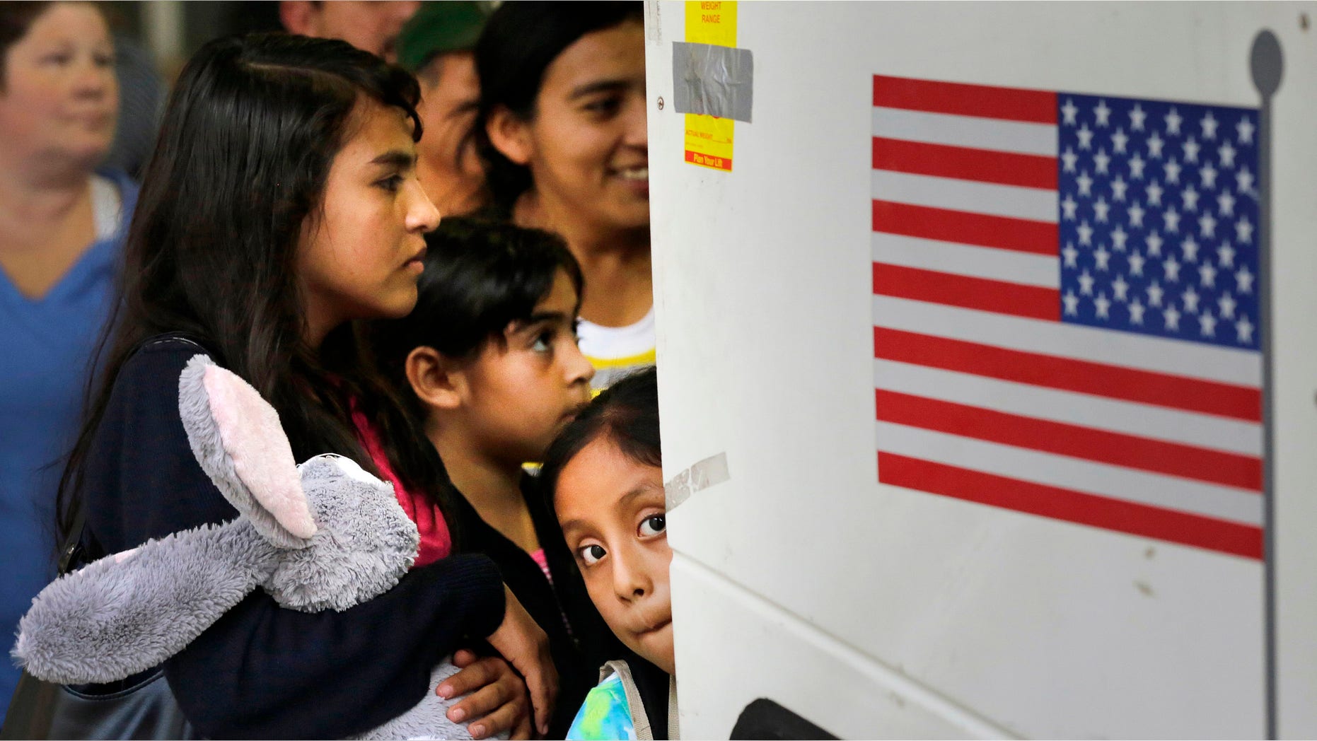 Immigrants from El Salvador and Guatemala board a bus on July 7, 2015.