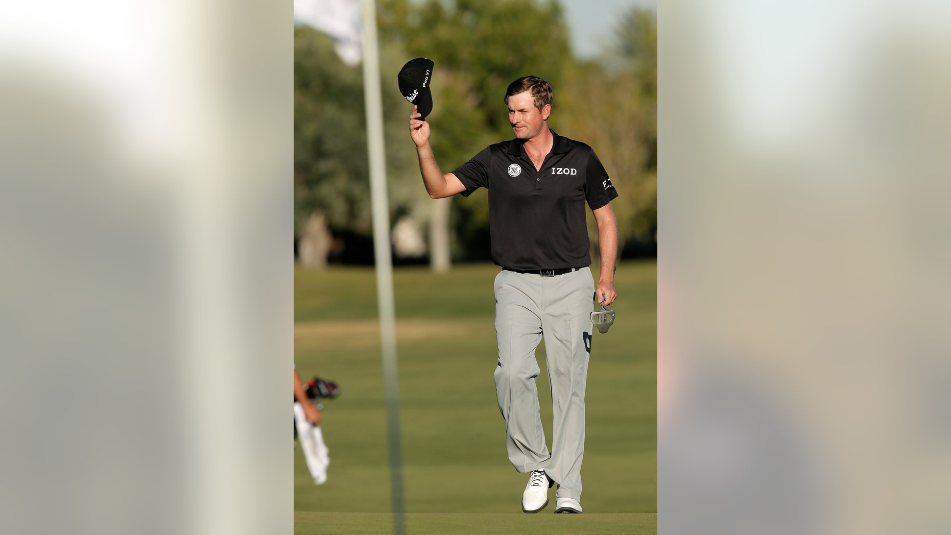 Webb Simpson tips his hat to the crowd as he approaches the pin on the 18th green in the final round of the Shriners Hospitals for Children Open golf tournament, Sunday, Oct. 20, 2013, in Las Vegas. Simpson won the tournament. (AP Photo/Julie Jacobson)