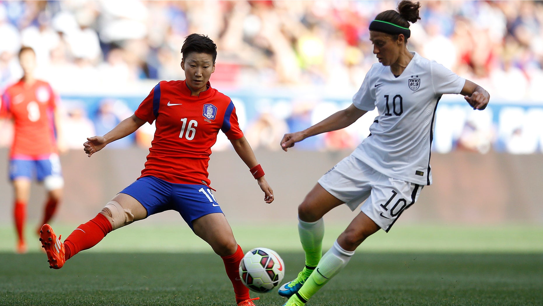United States midfielder Carli Lloyd, right, controls the ball against South Korea midfielder Kwon Hahnul during the first half of an international friendly soccer match, Saturday, May 30, 2015, in Harrison, N.J. (AP Photo/Julio Cortez)